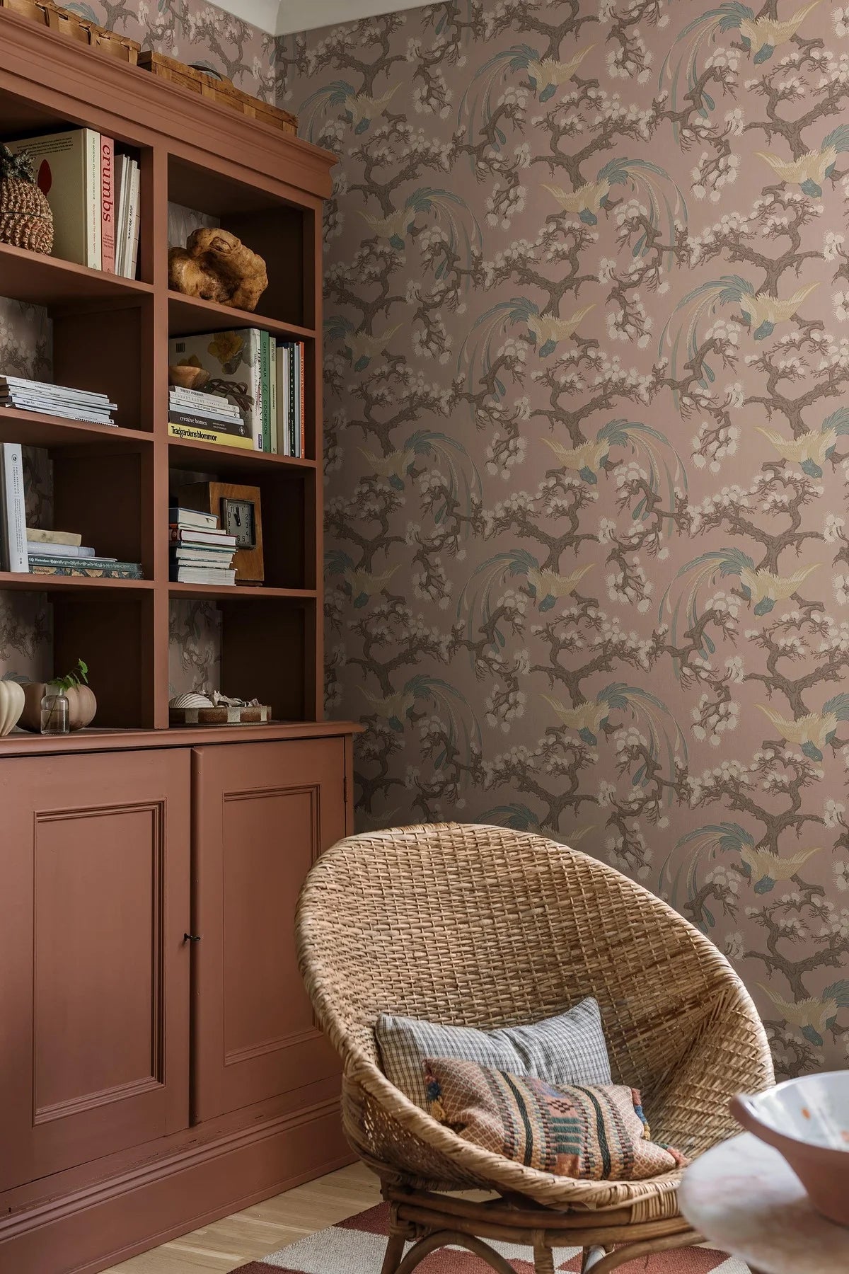 Tapete mit pflanzlichem und tierischem Motiv FENIX rosa