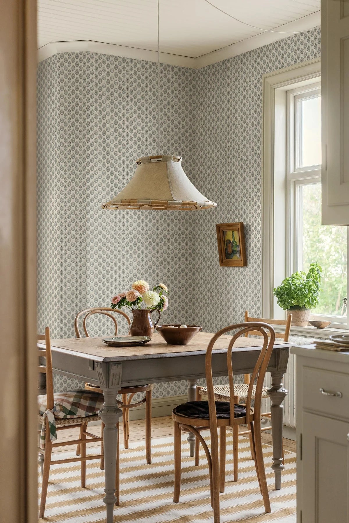 Tapete mit pflanzlichem Blumenmotiv SIBYLLA beige mit grün