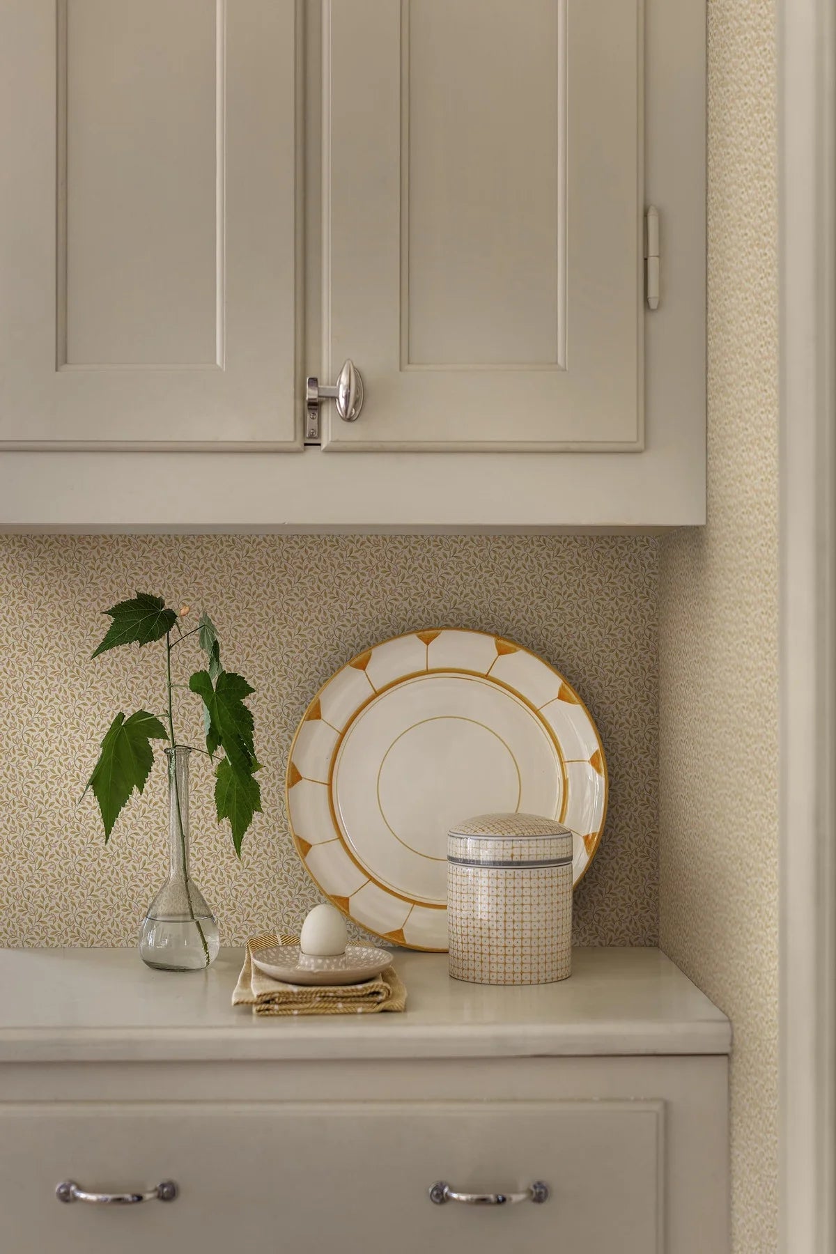 Tapete mit Pflanzenmotiv IDA gelb mit weißem [Klaudia] [Amelia spr]