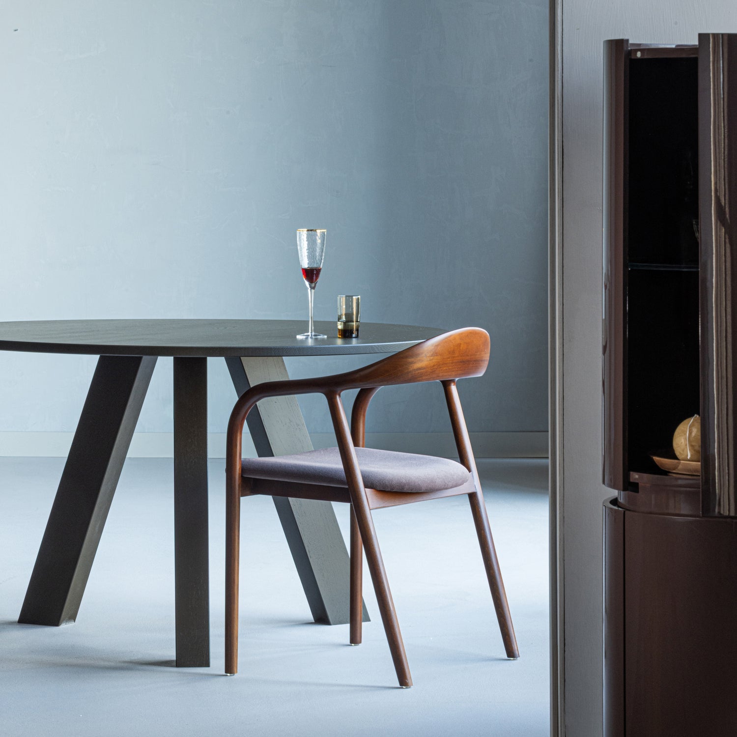 Runder Tisch RHONDA TRIO aus dunkelbraunem Eichenholz