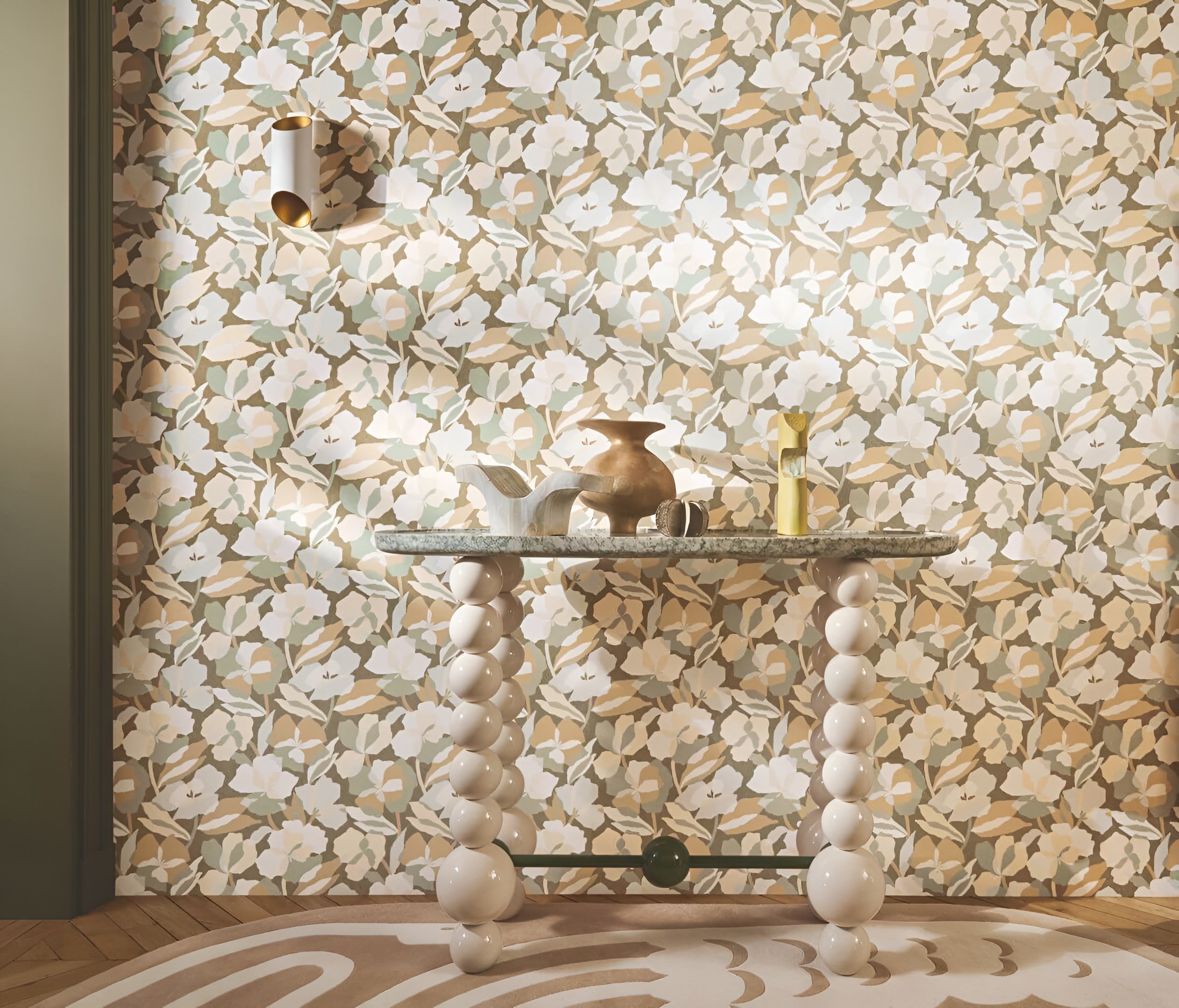 Vlies-Tapete mit Pflanzenmotiv AMARYLLIS - SALBEI/NACRÉ hellgrün mit beige