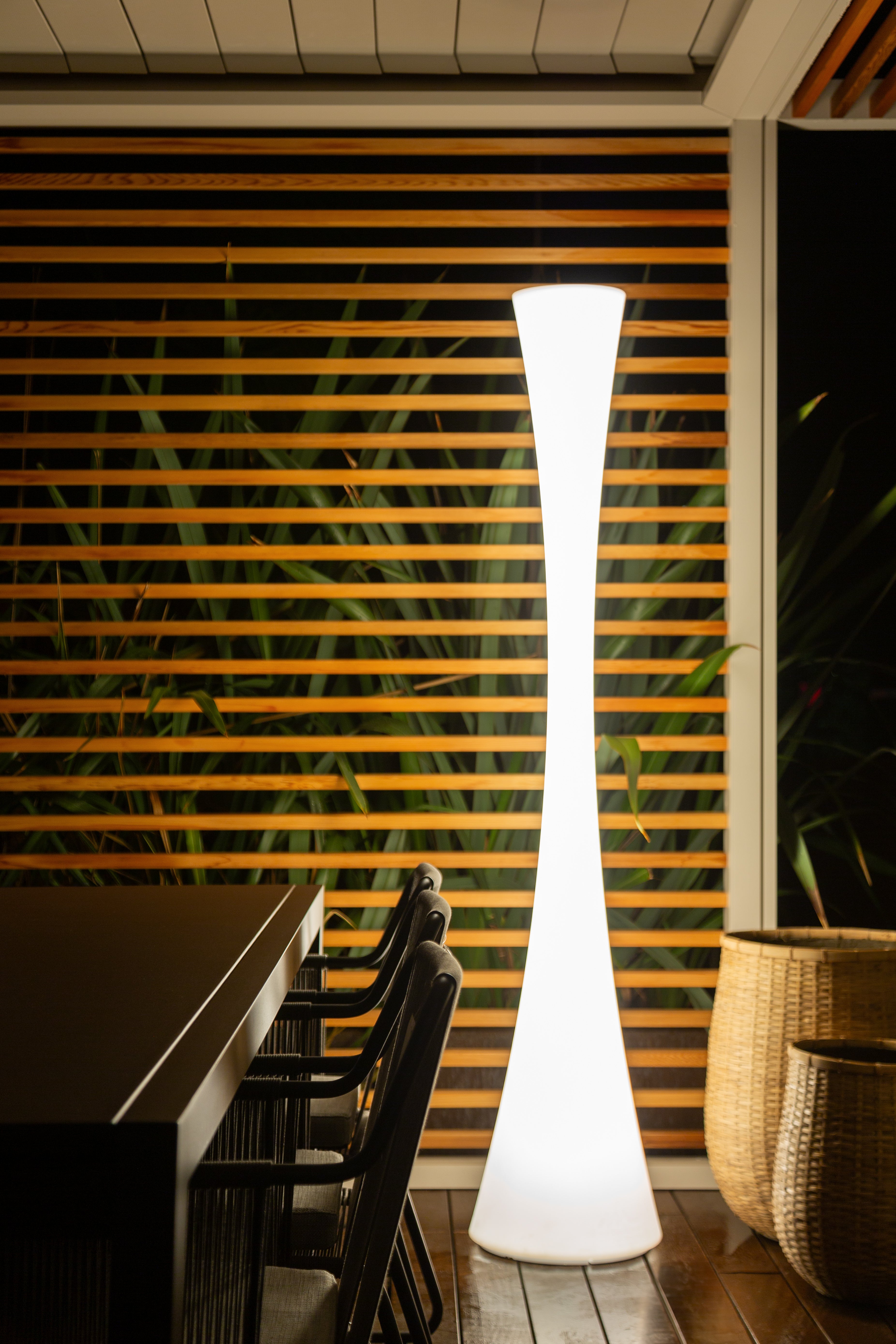 Lampa podłogowa BICONICA połyskujący biały