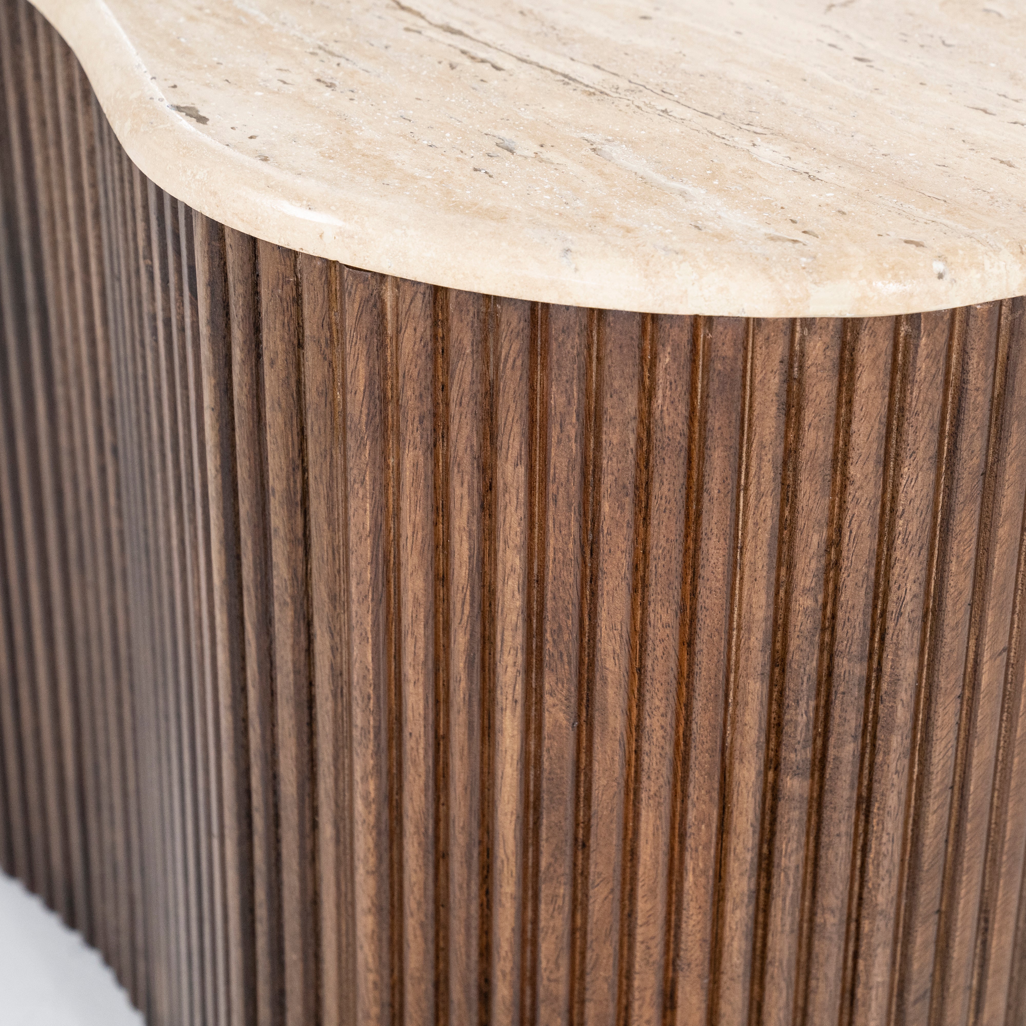 Couchtisch MARI aus Mangoholz mit Tischplatte aus Travertin