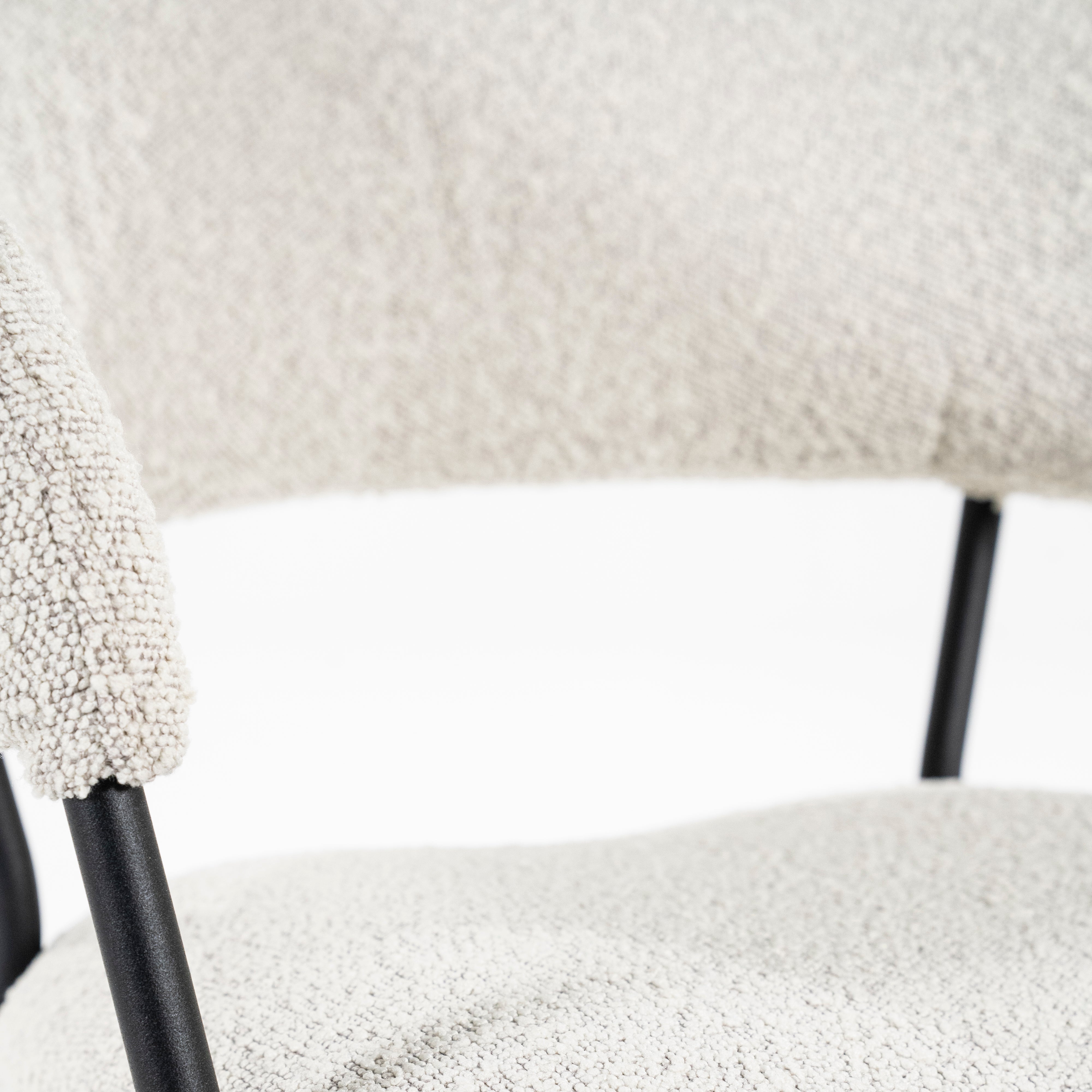 Krzesło LUKA kremowy z czarną podstawą