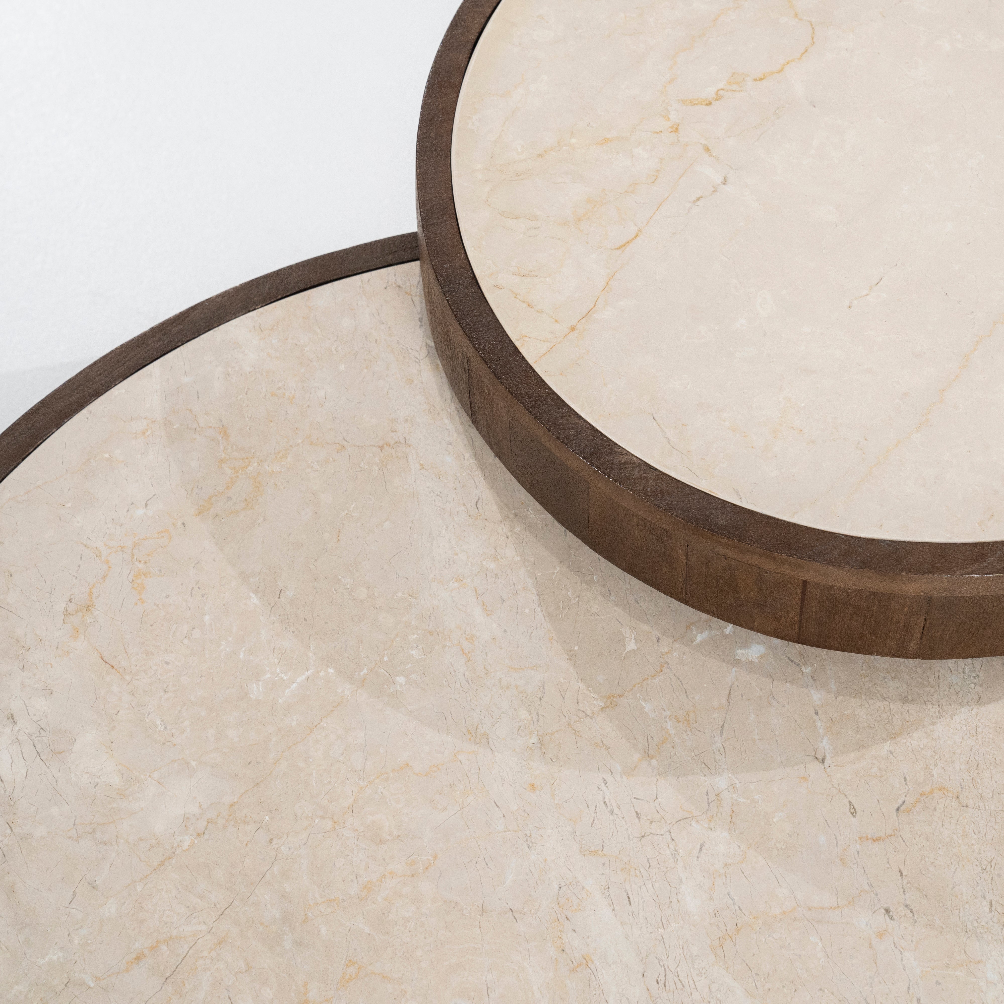 Zestaw stolików HAZEL ciemnobrązowe drewno mango z marmurowym blatem