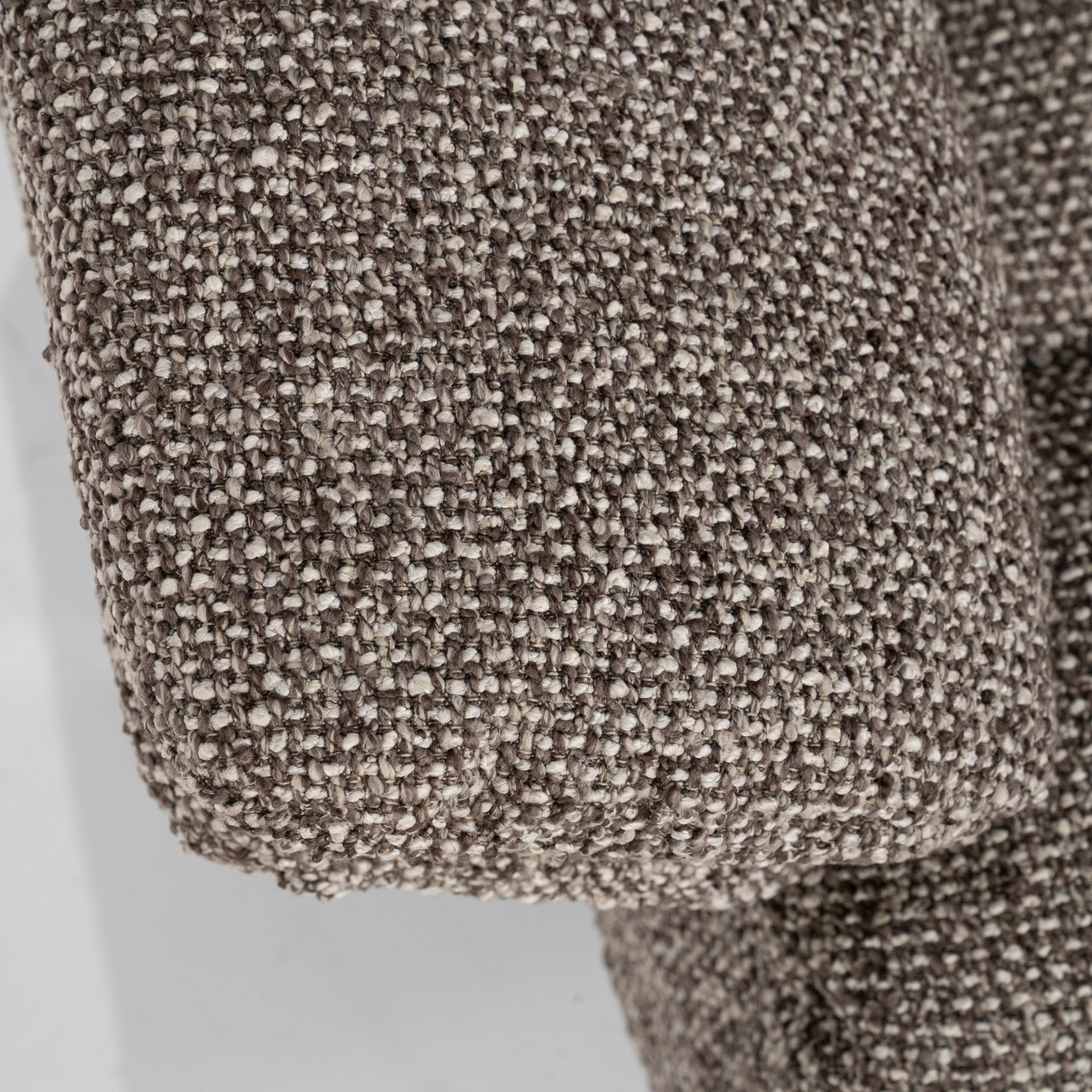 Fotel z podnóżkiem CALEB ciemnobeżowy z czarną podstawą