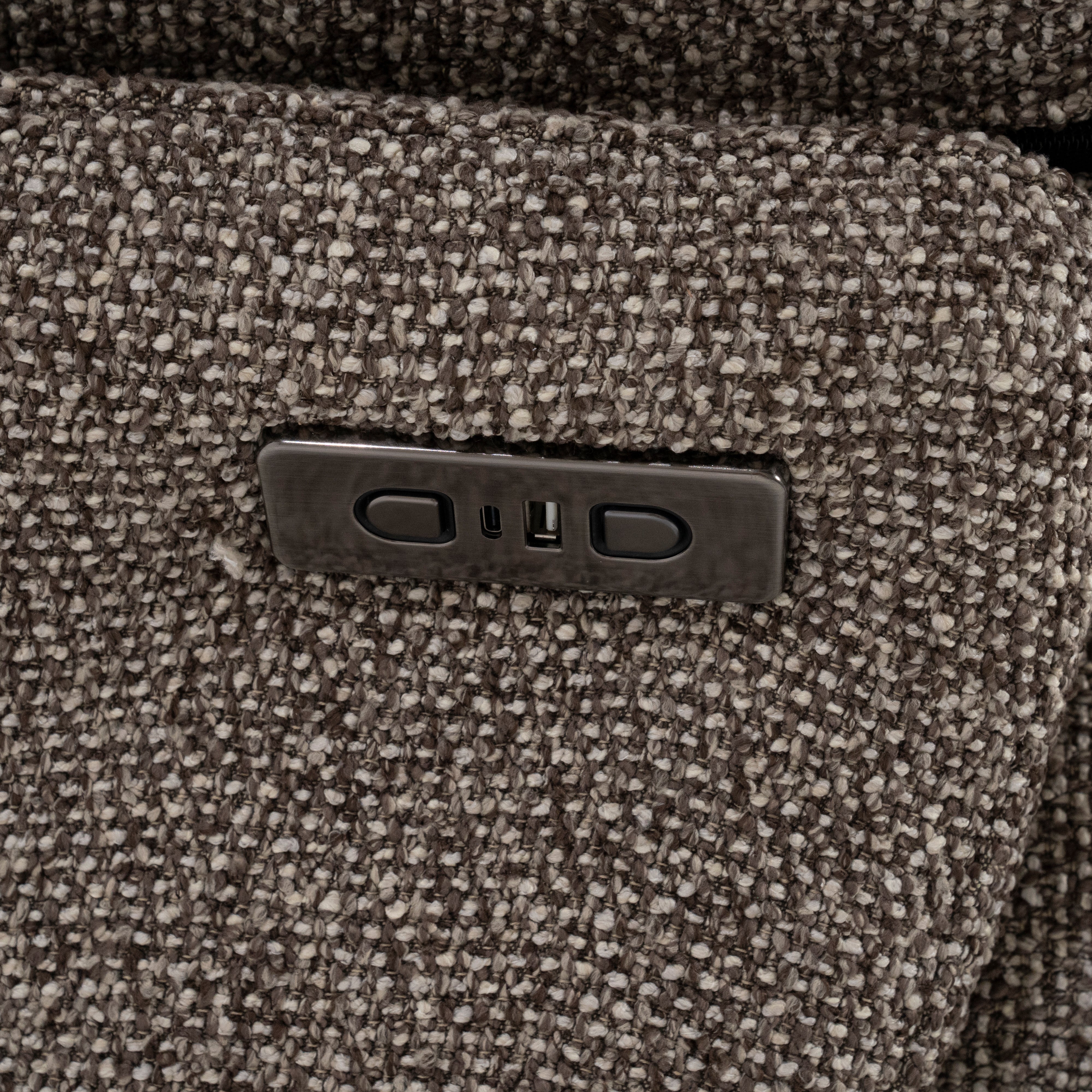 Fotel z podnóżkiem CALEB ciemnobeżowy z czarną podstawą