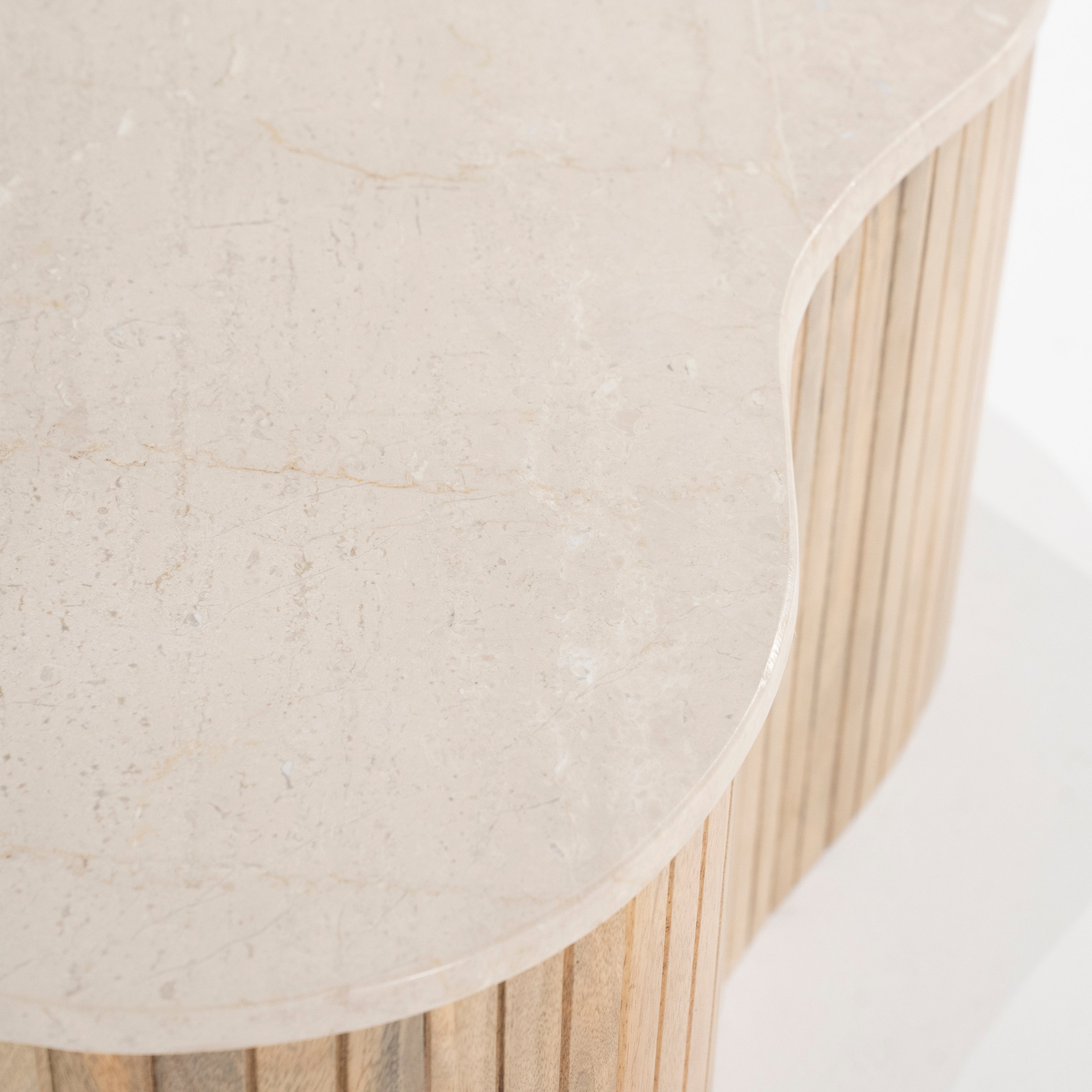 KIRA coffee table made of mango wood with a marble top