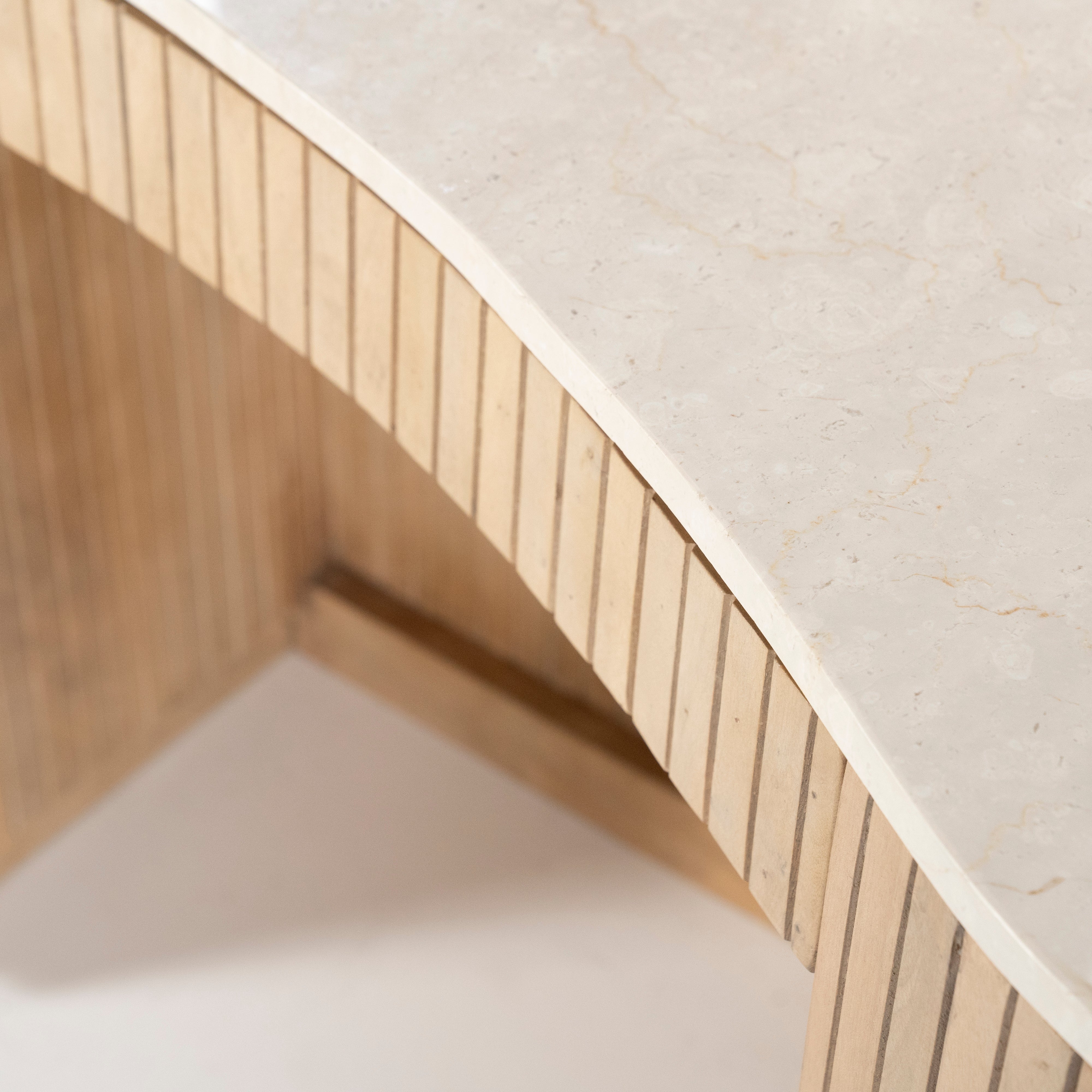 Biurko KIRA drewno mango z marmurowym blatem