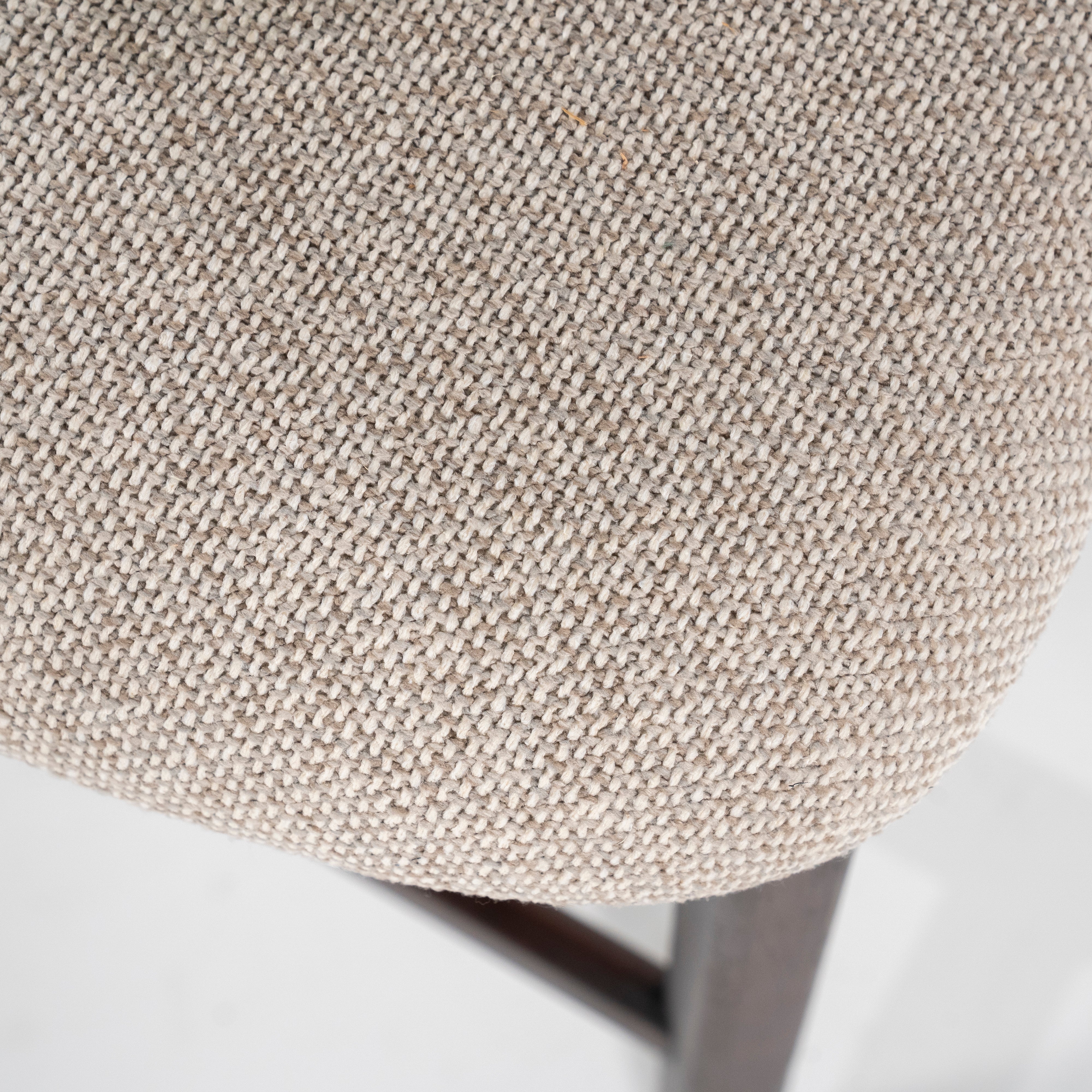 MIKKY taupe stool with a dark oak base