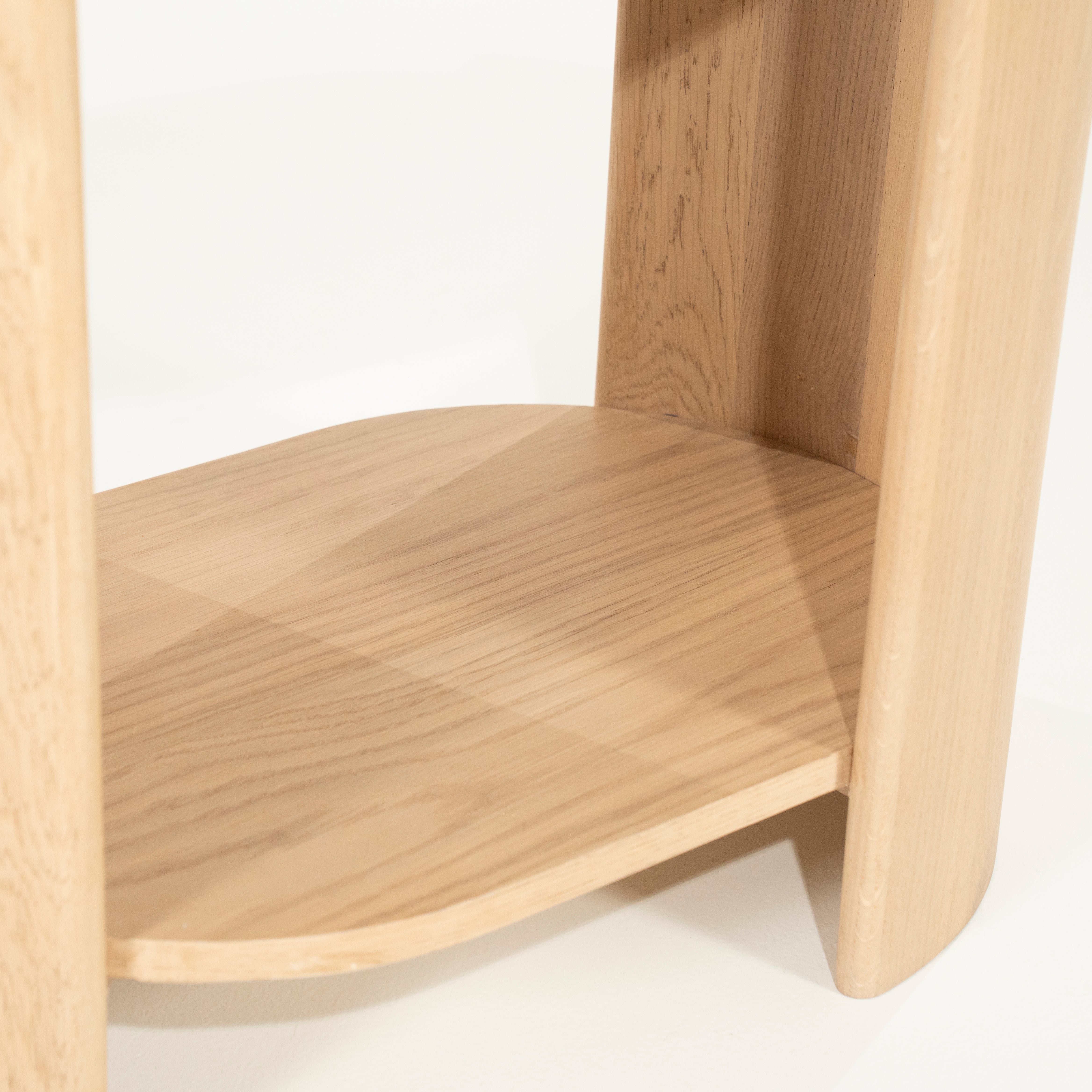 Stolik boczny DON drewno dębowe z marmurowym blatem