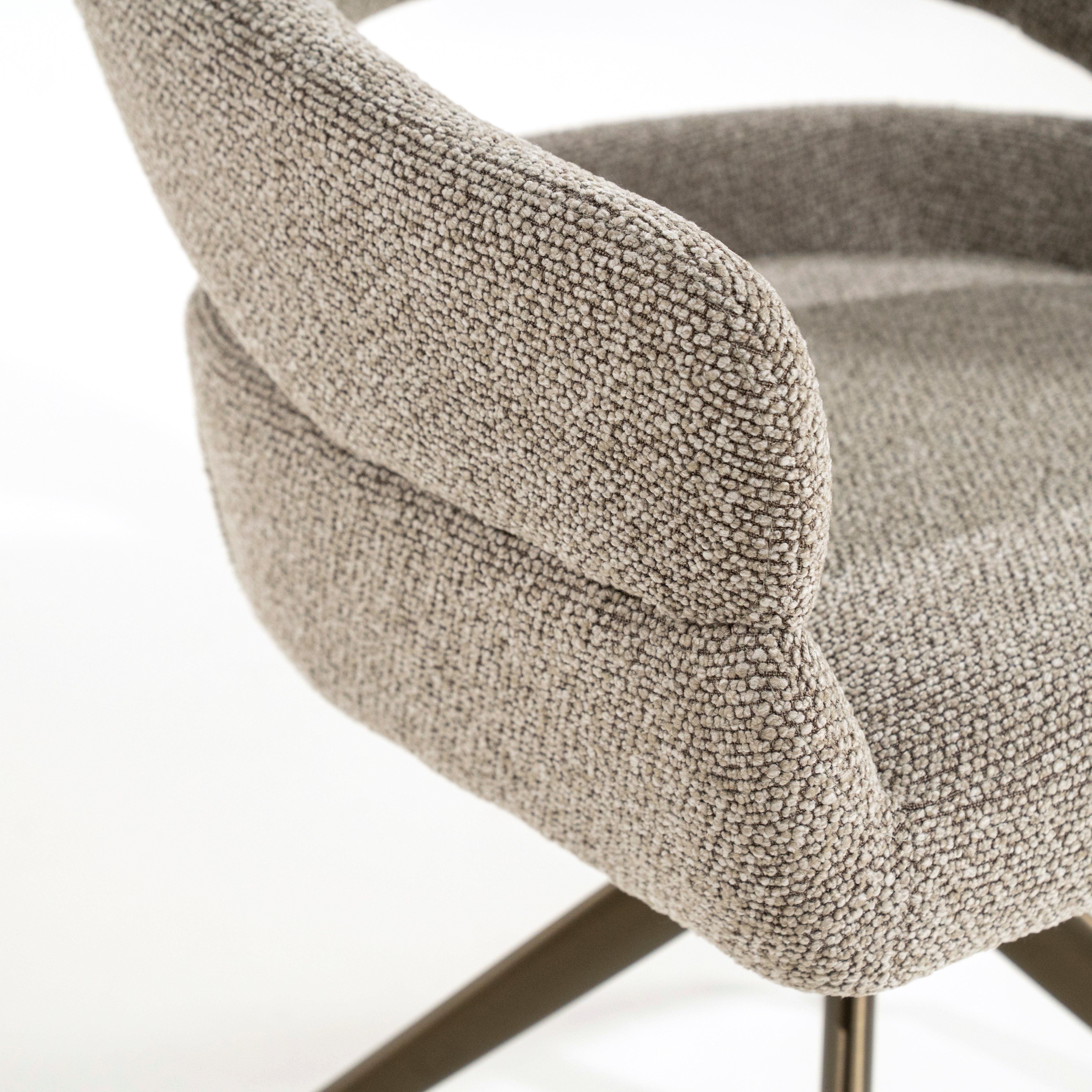 Krzesło obrotowe HAILEY taupe z ciemnobrązową podstawą