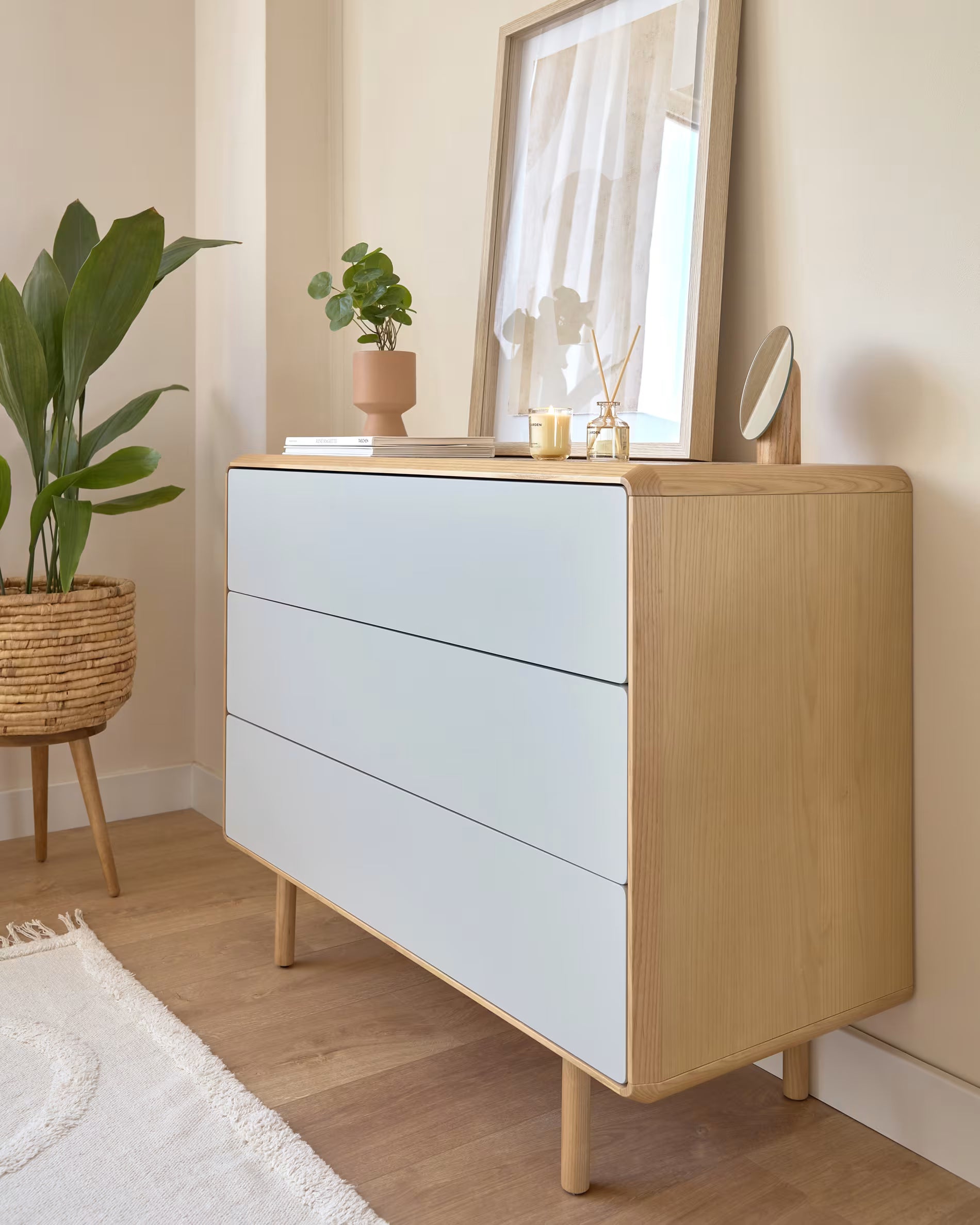 Kommode mit Schubladen ANIELLE hellgrau mit Holz