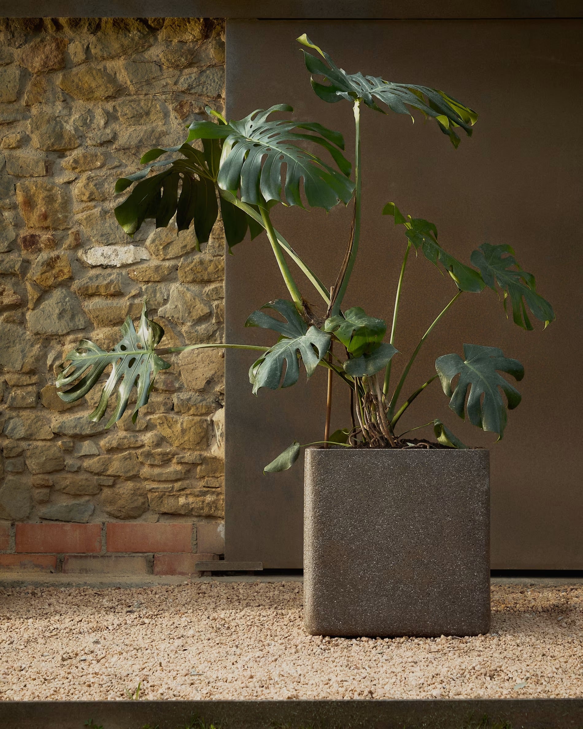 MINOA Brown Polycement Planter Set