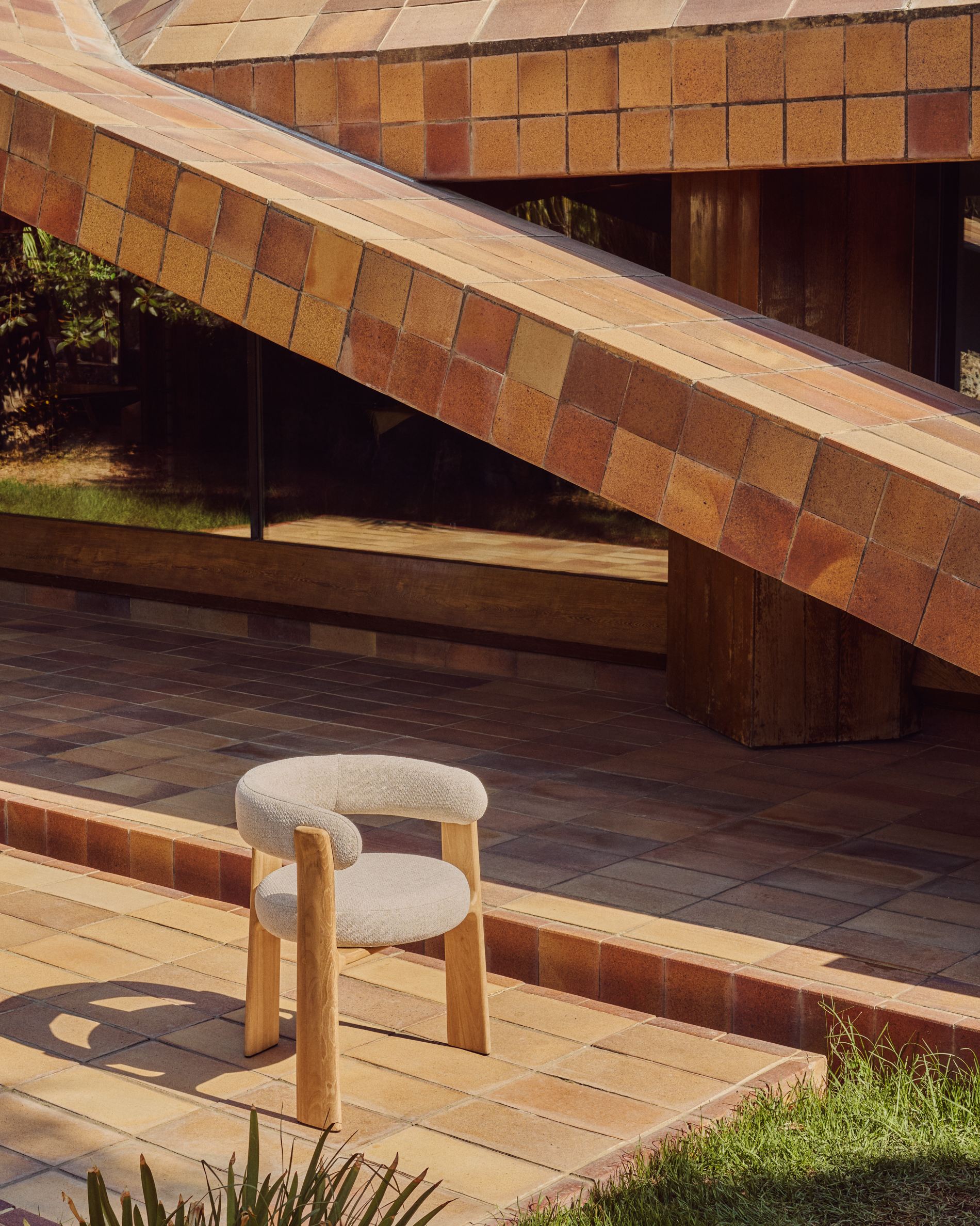 GRANITE Garden Chair in Beige with Solid Teak Wood Finish