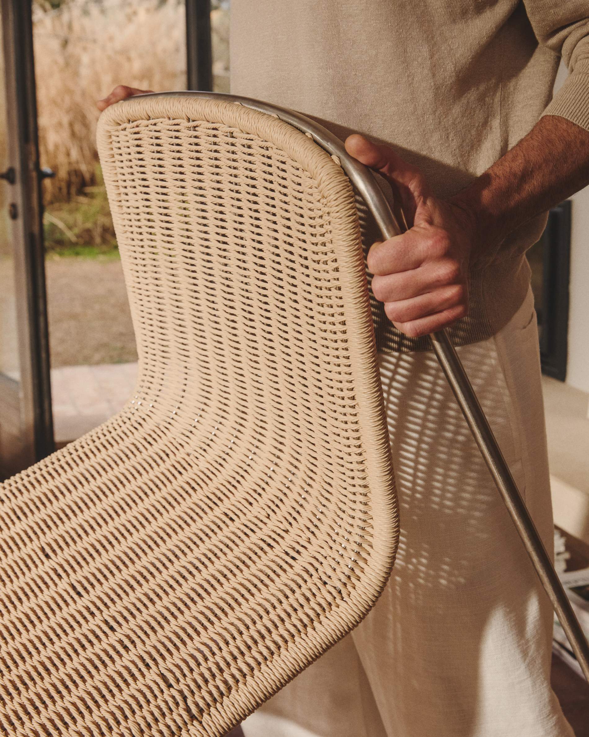 Krzesło ogrodowe TAVARI beżowy ze stalową podstawą