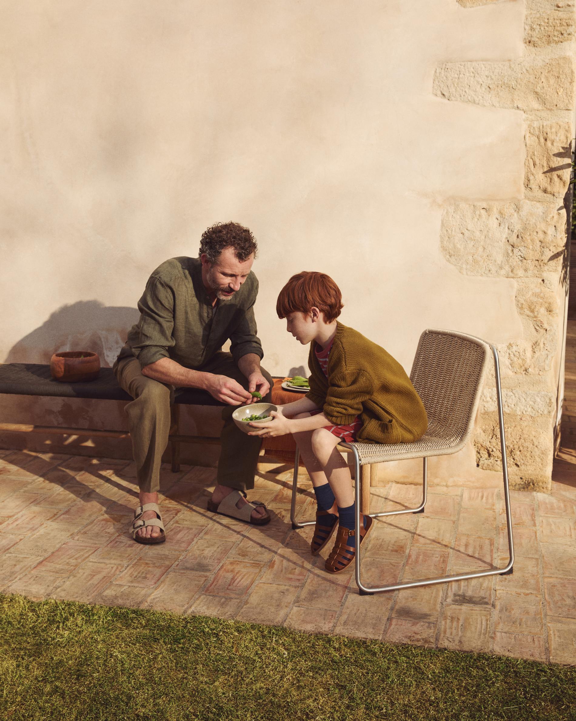 Krzesło ogrodowe TAVARI beżowy ze stalową podstawą