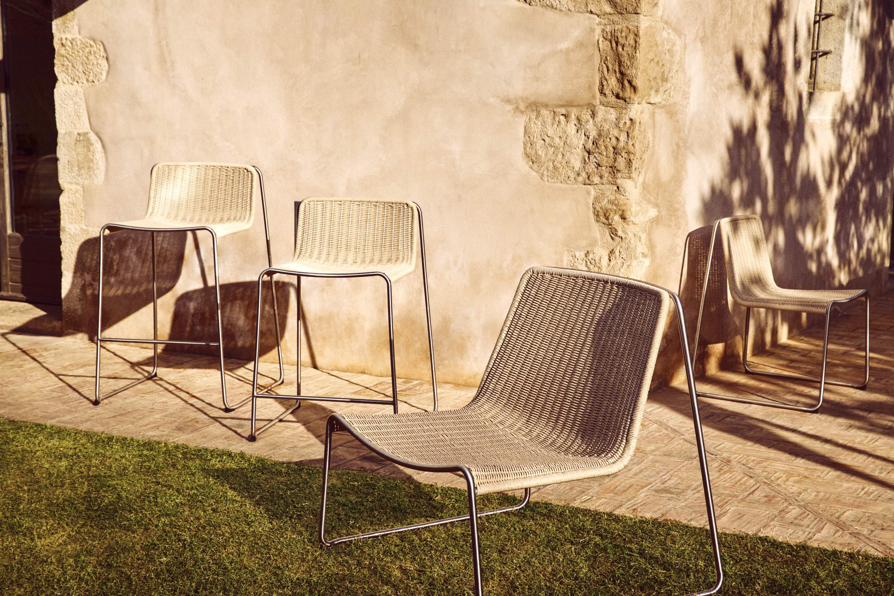 Krzesło ogrodowe TAVARI beżowy ze stalową podstawą