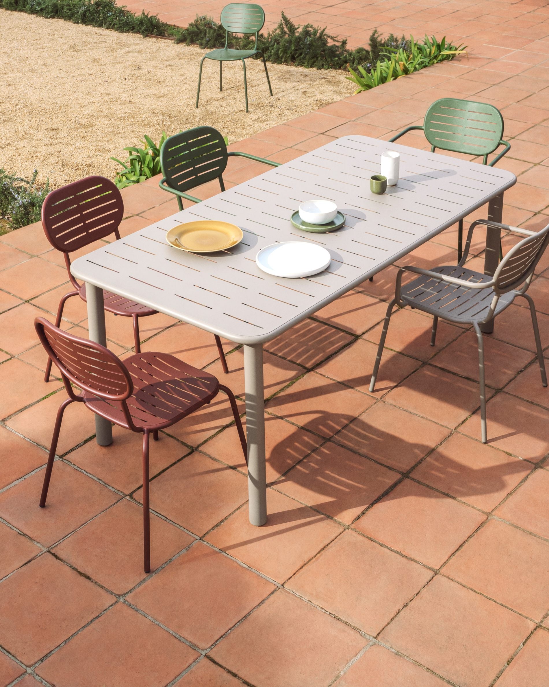Gartenstuhl mit Armlehnen BRAI taupe
