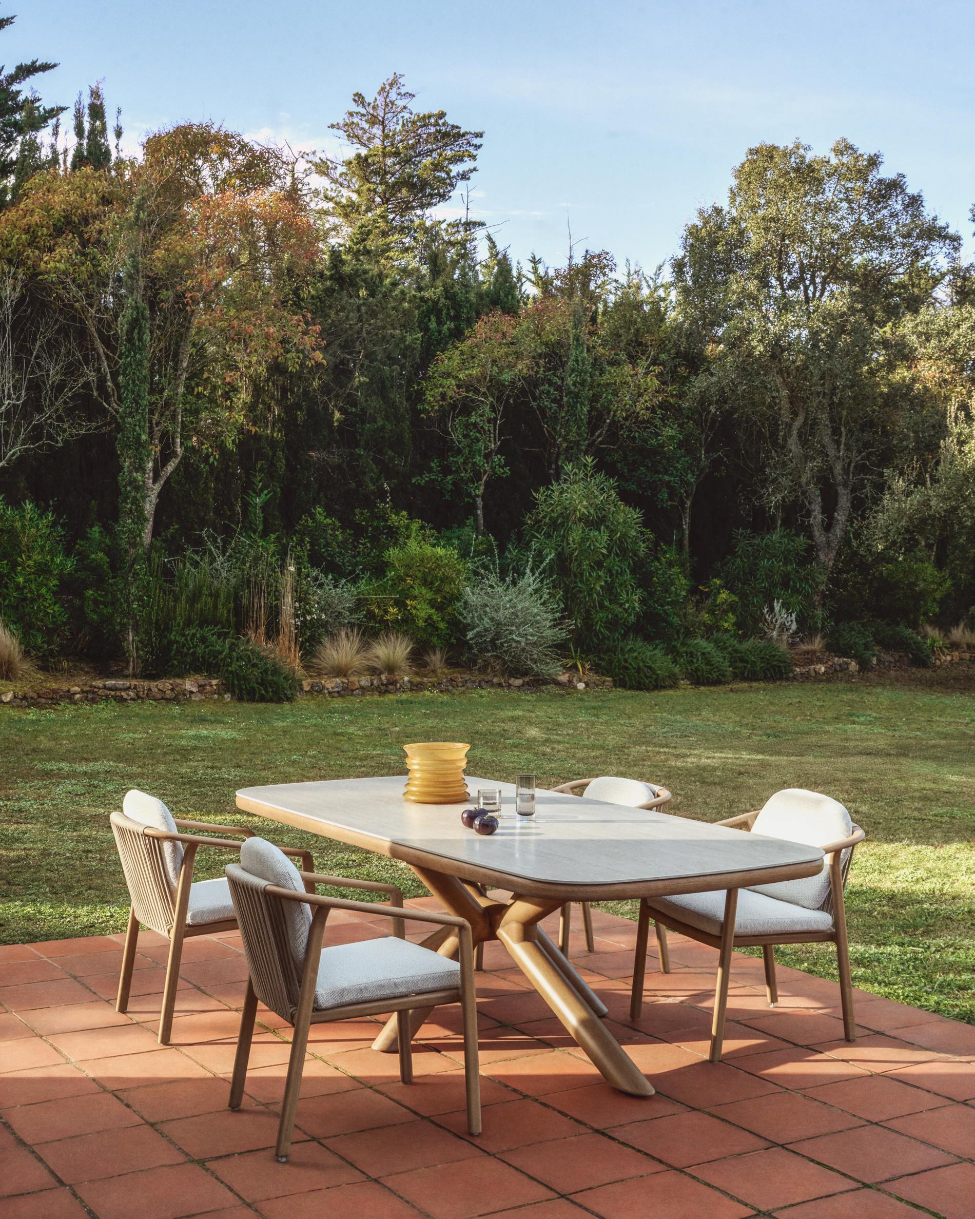 Krzesło ogrodowe SIRTE ecru z wykończeniem imitującym drewno