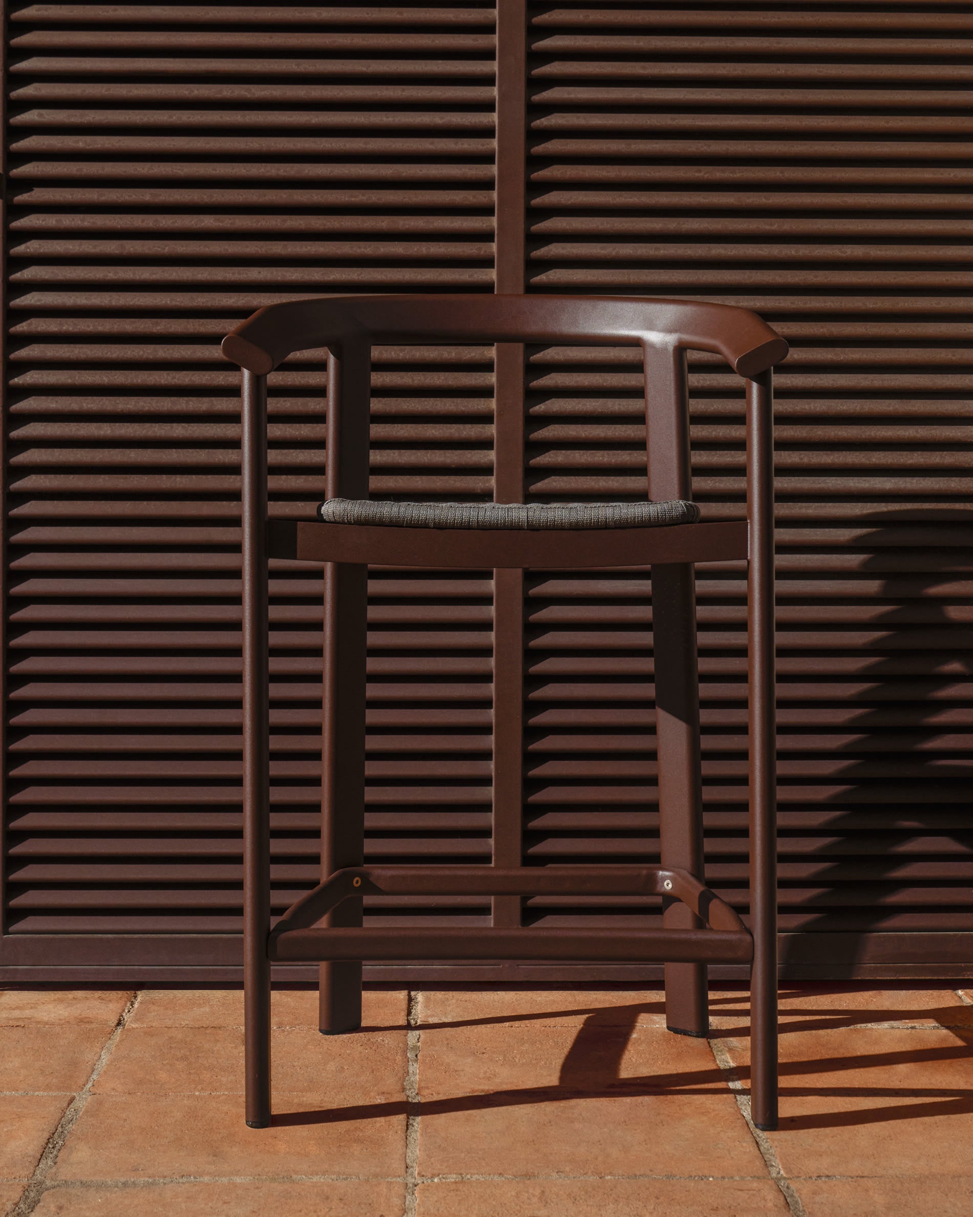 Hoker ogrodowy ERICE brązowy