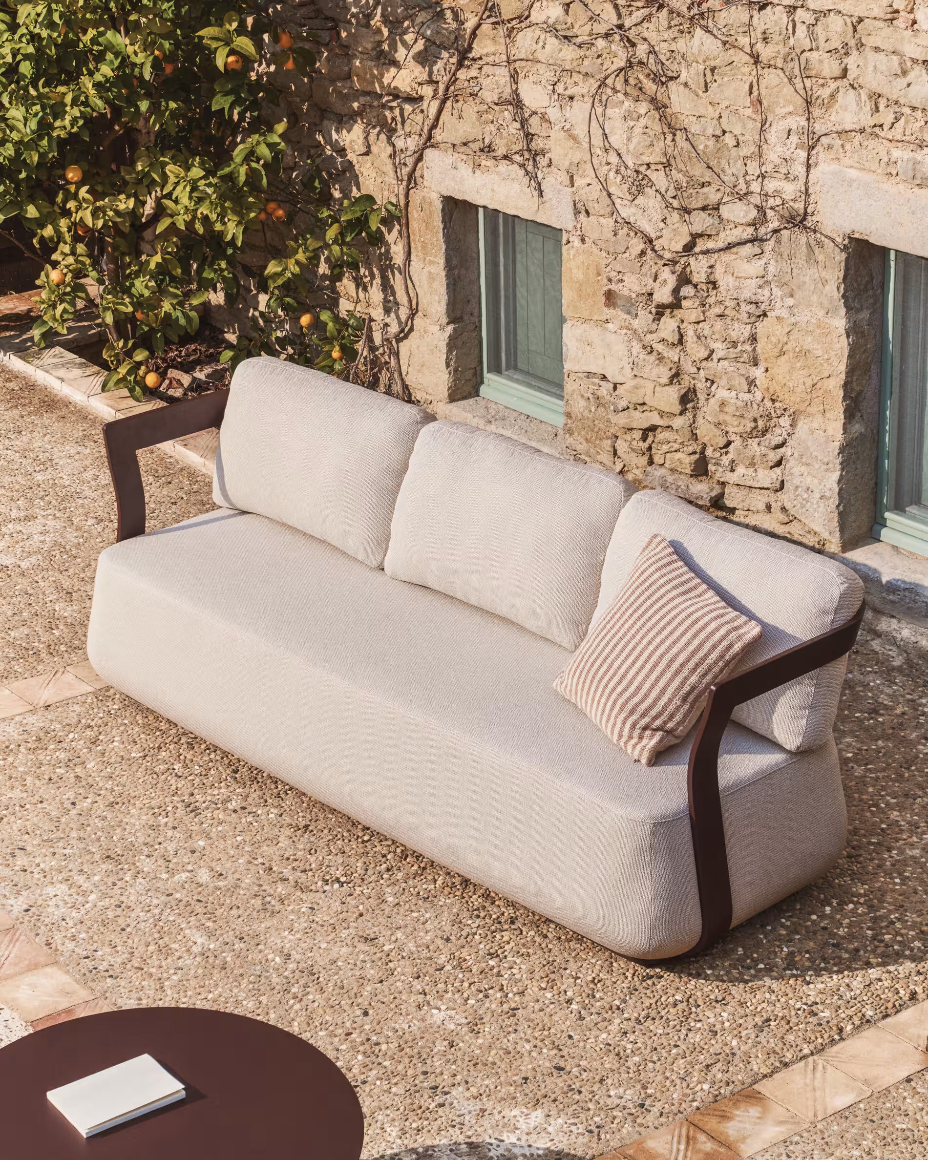 Sofa ogrodowa 3-osobowa TAMARIS ecru z brązową podstawą