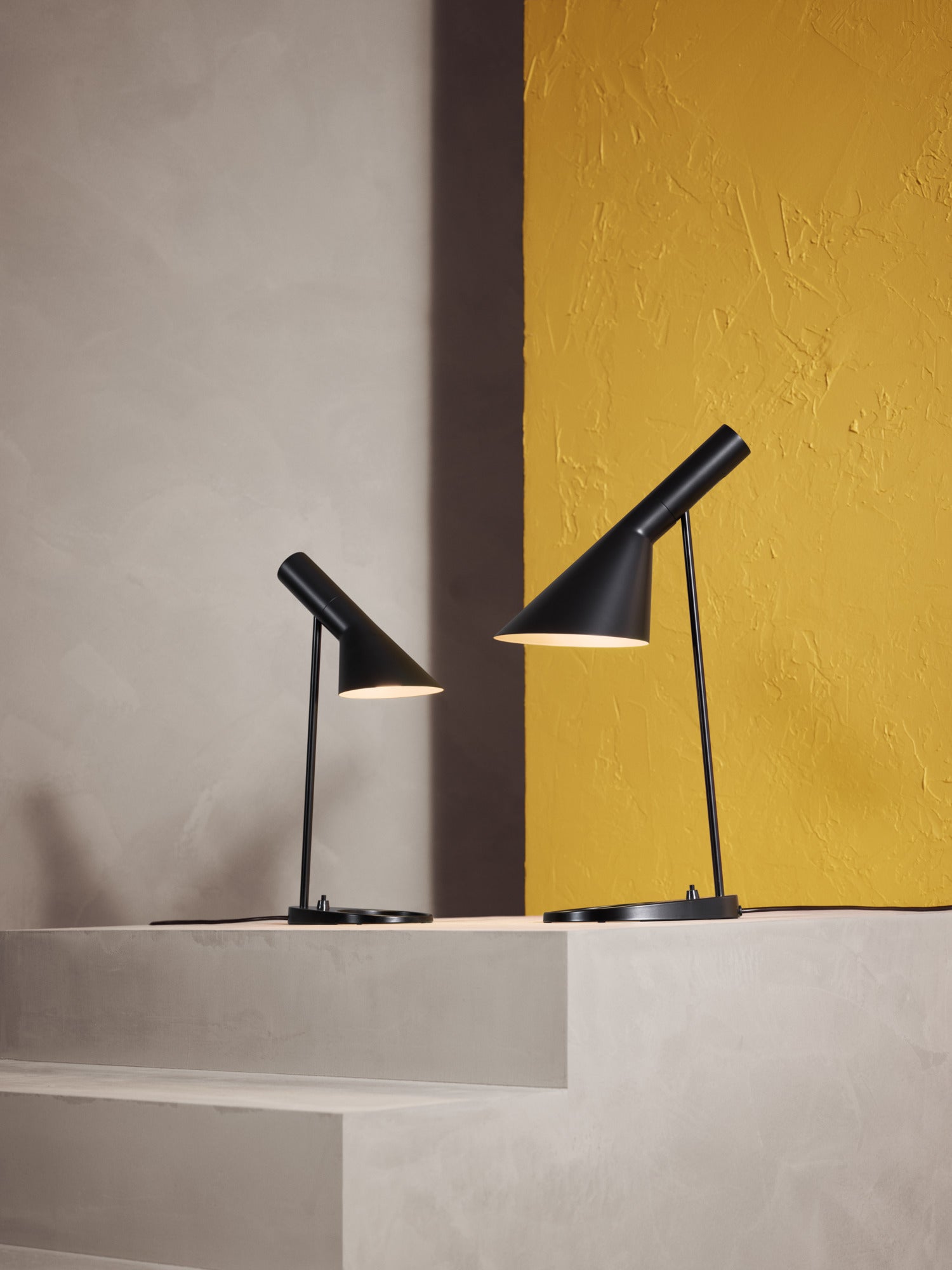 Lampa stołowa AJ MINI czarny