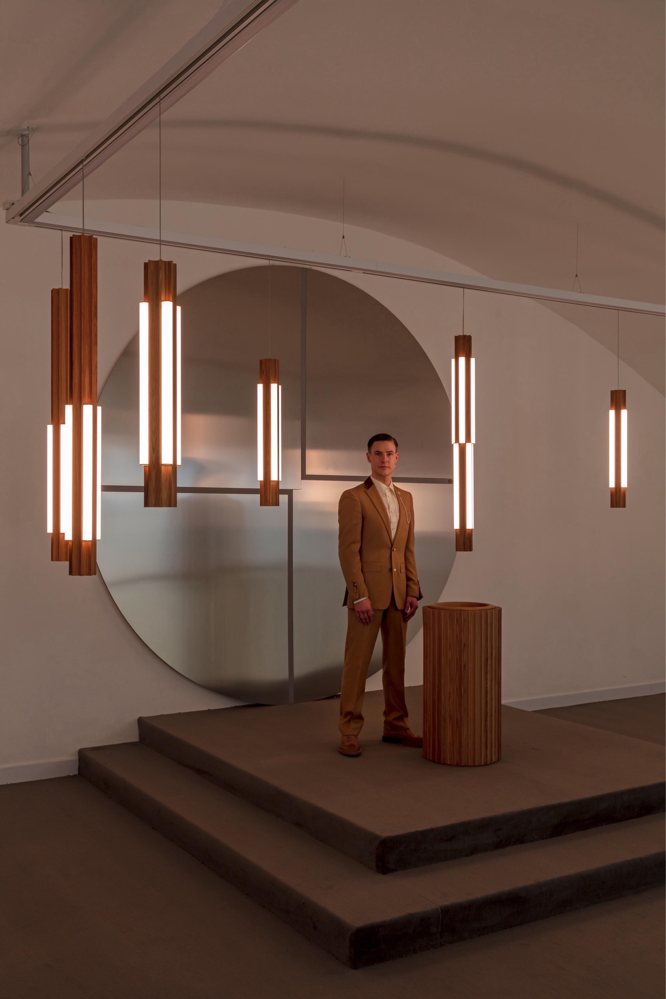 Lampa wisząca ALTAR TALL drewno dębowe z mosiężnym wykończeniem