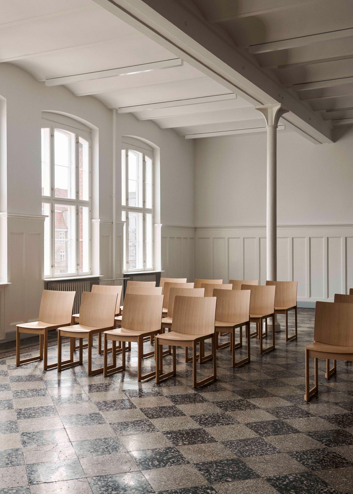 Krzesło ALLWOOD AV35 lakierowany dąb