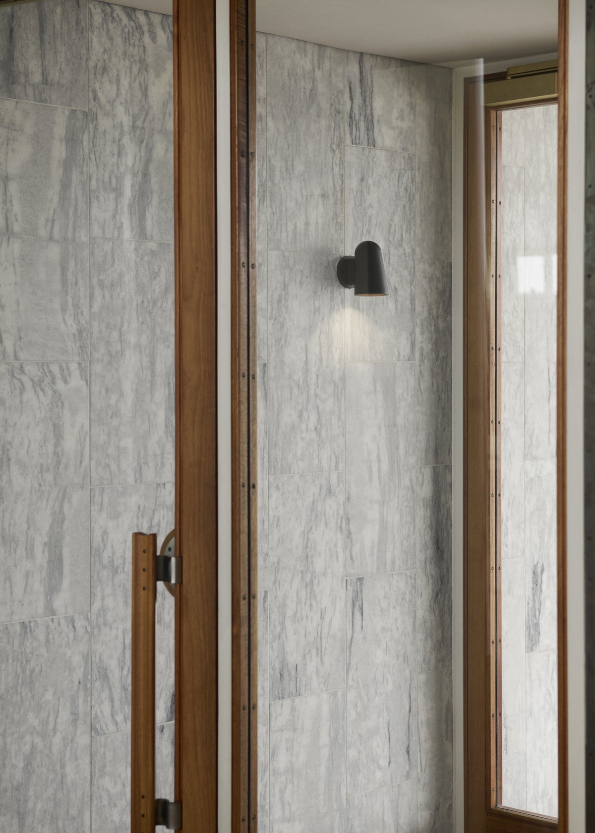 Lampa ścienna zewnętrzna SOLID mosiężny