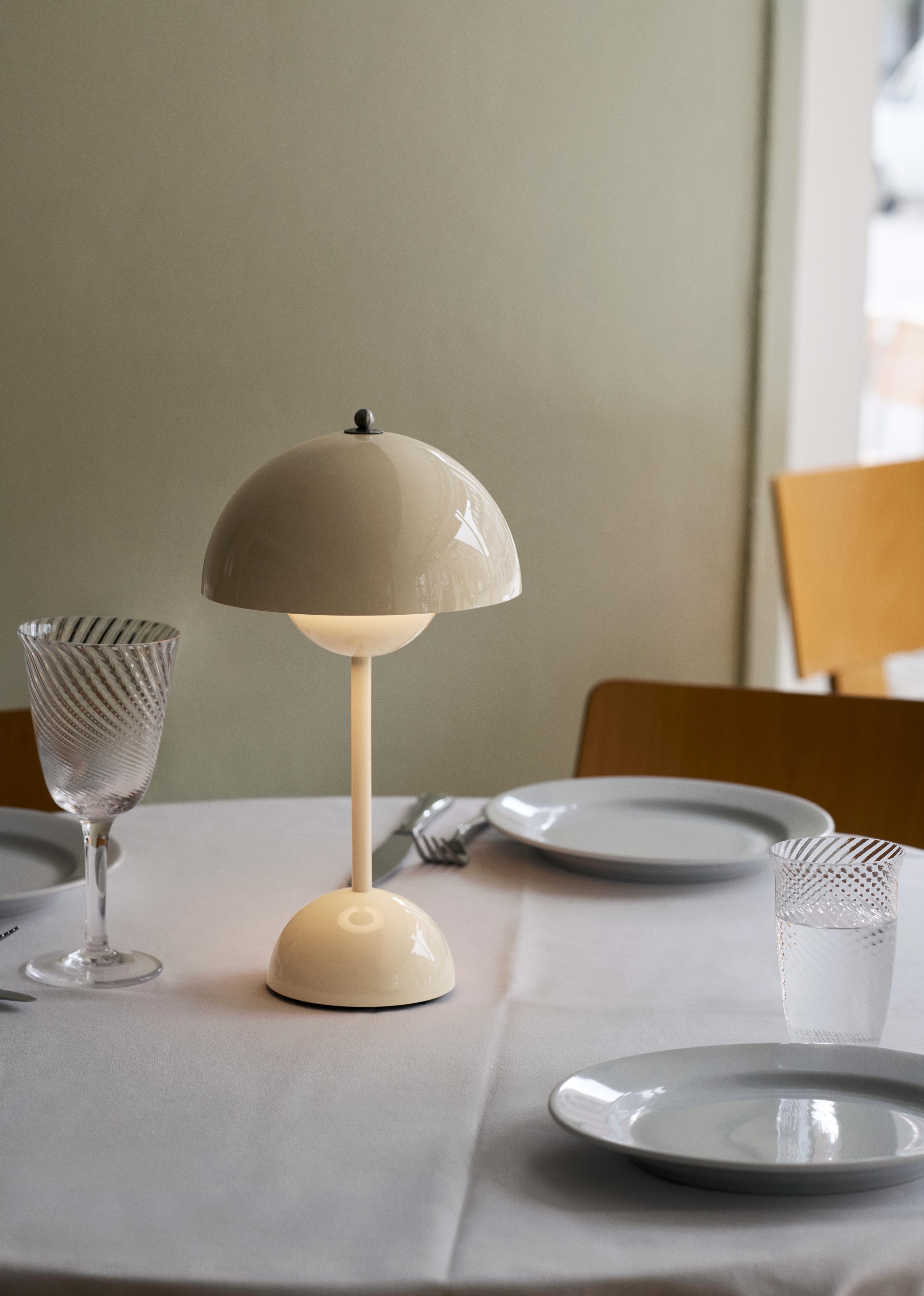 Lampa przenośna FLOWERPOT VP9 kość słoniowa