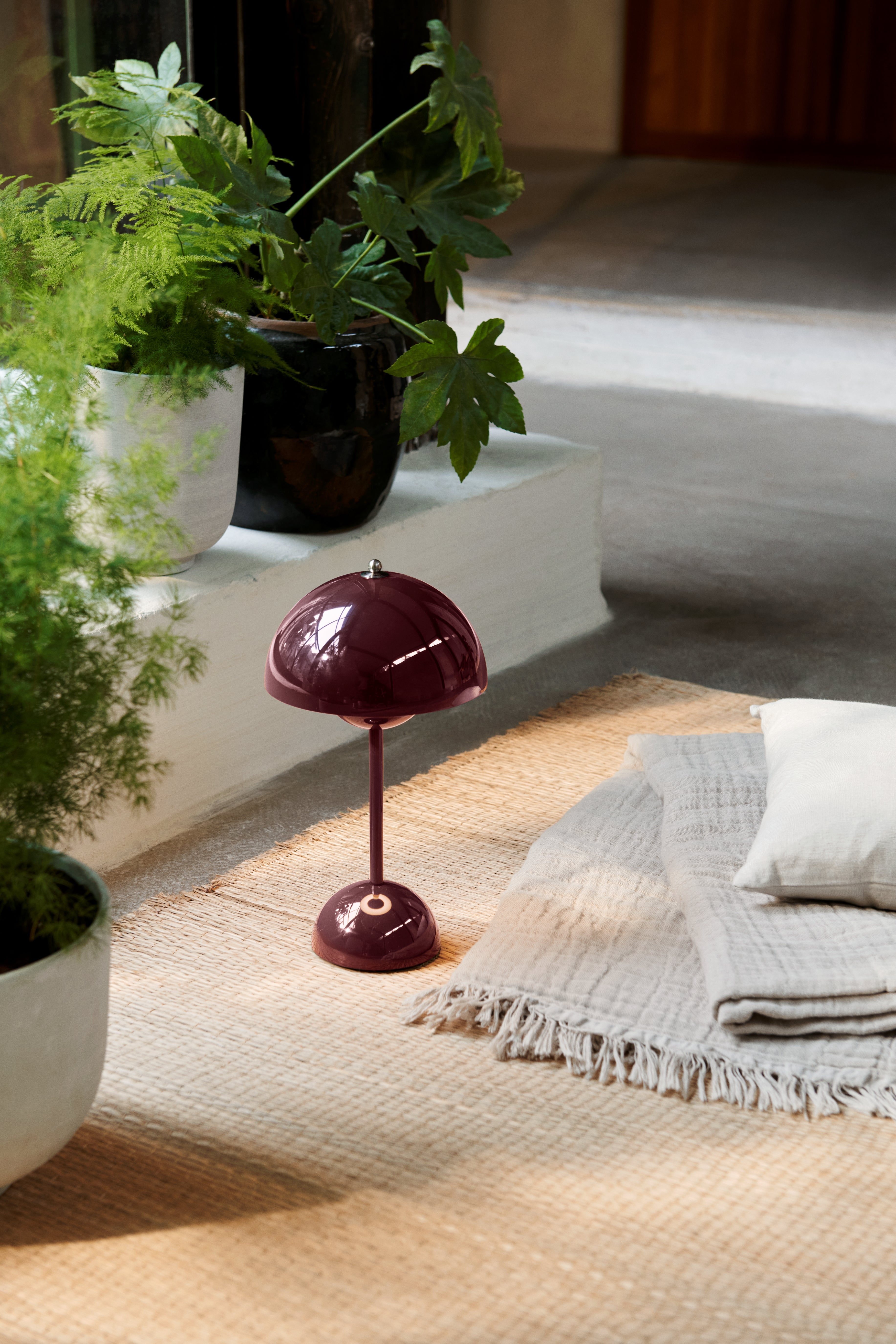 Lampa przenośna FLOWERPOT VP9 ciemny śliwkowy