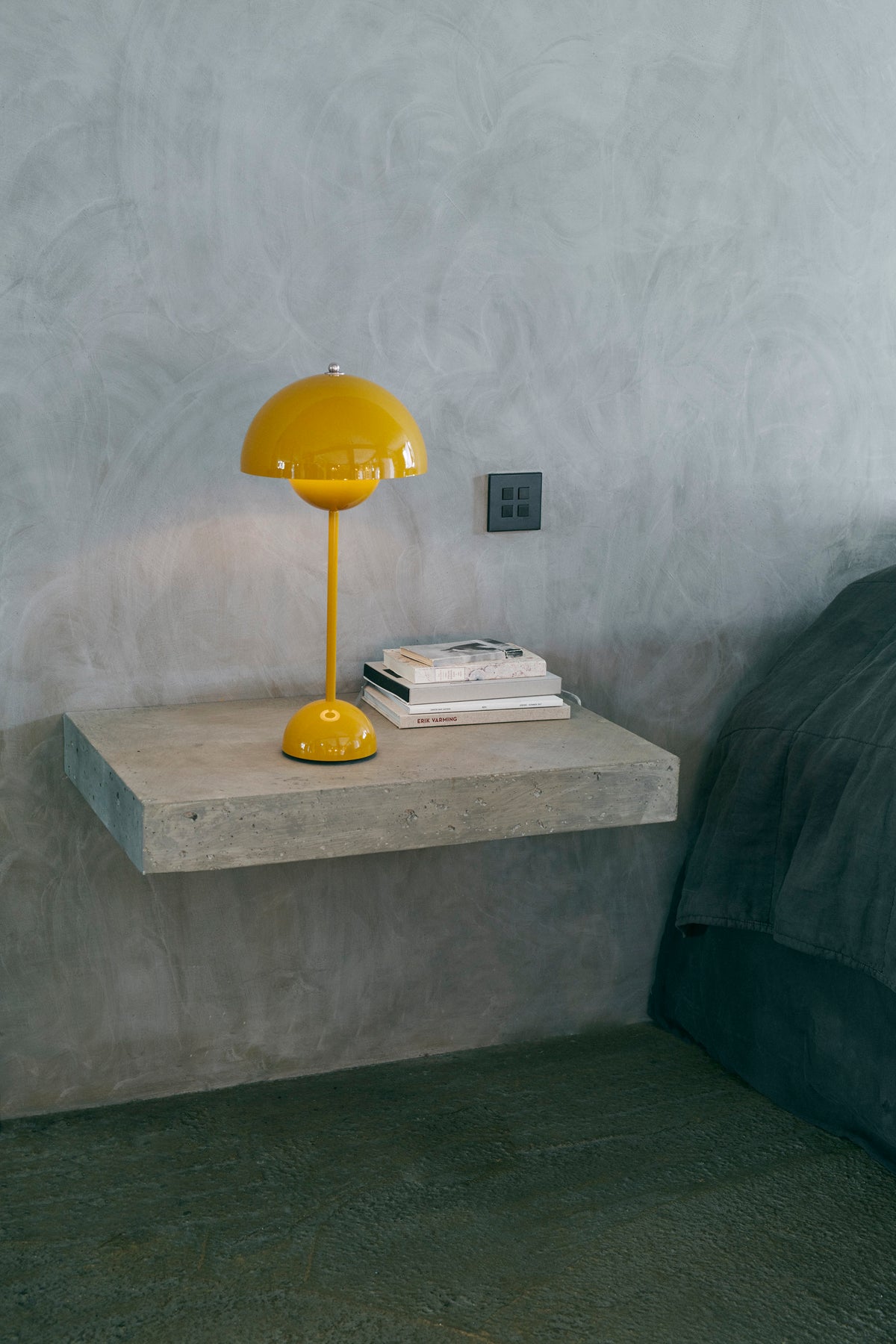 Lampa stołowa FLOWERPOT VP3 musztardowy