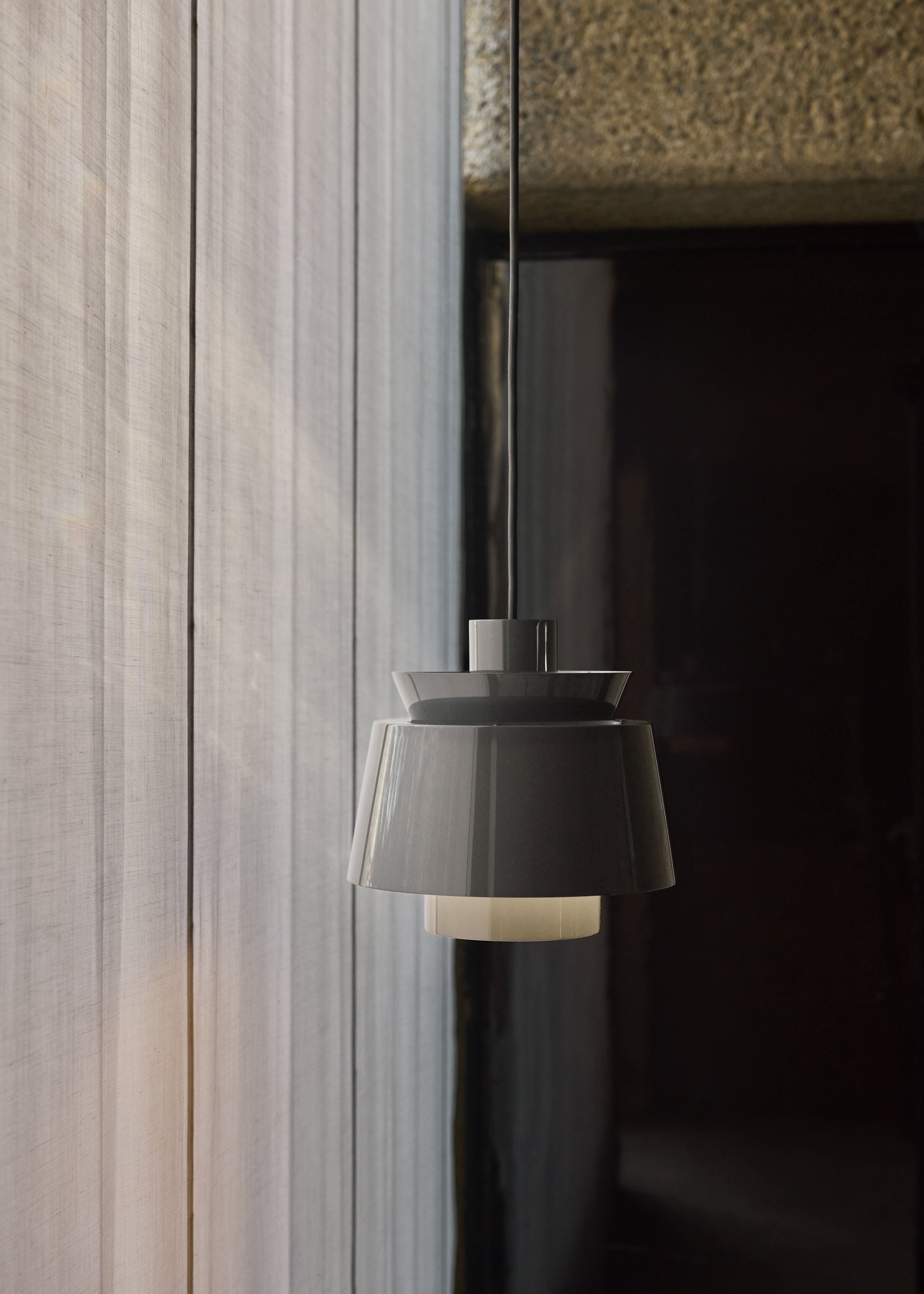 Lampa wisząca UTZON JU1 grafitowy