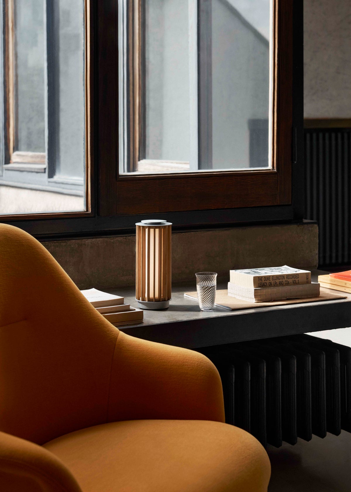 Fotel obrotowy RELY HW139 tapicerowany z aluminiową podstawą