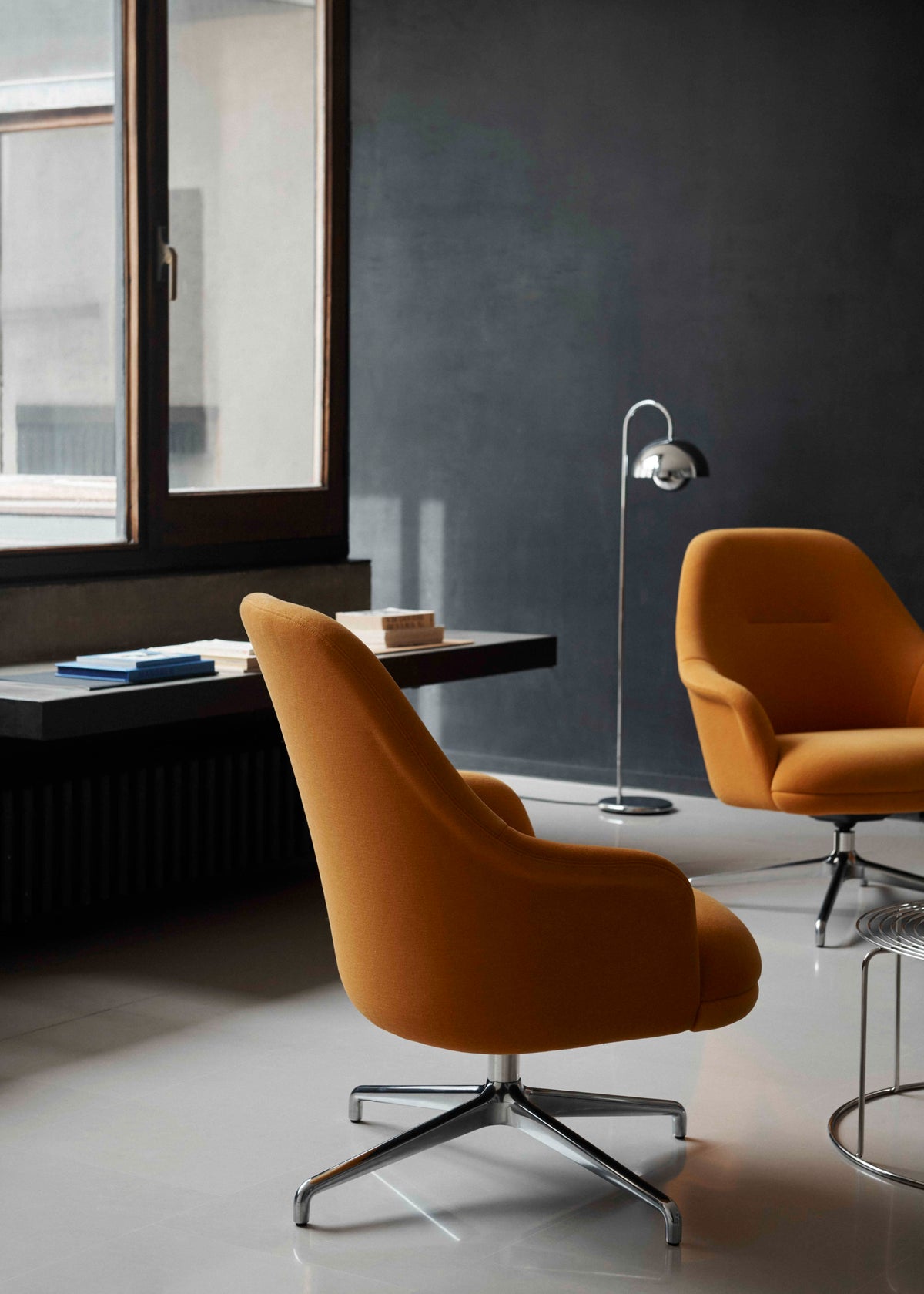 Fotel obrotowy RELY HW139 tapicerowany z aluminiową podstawą
