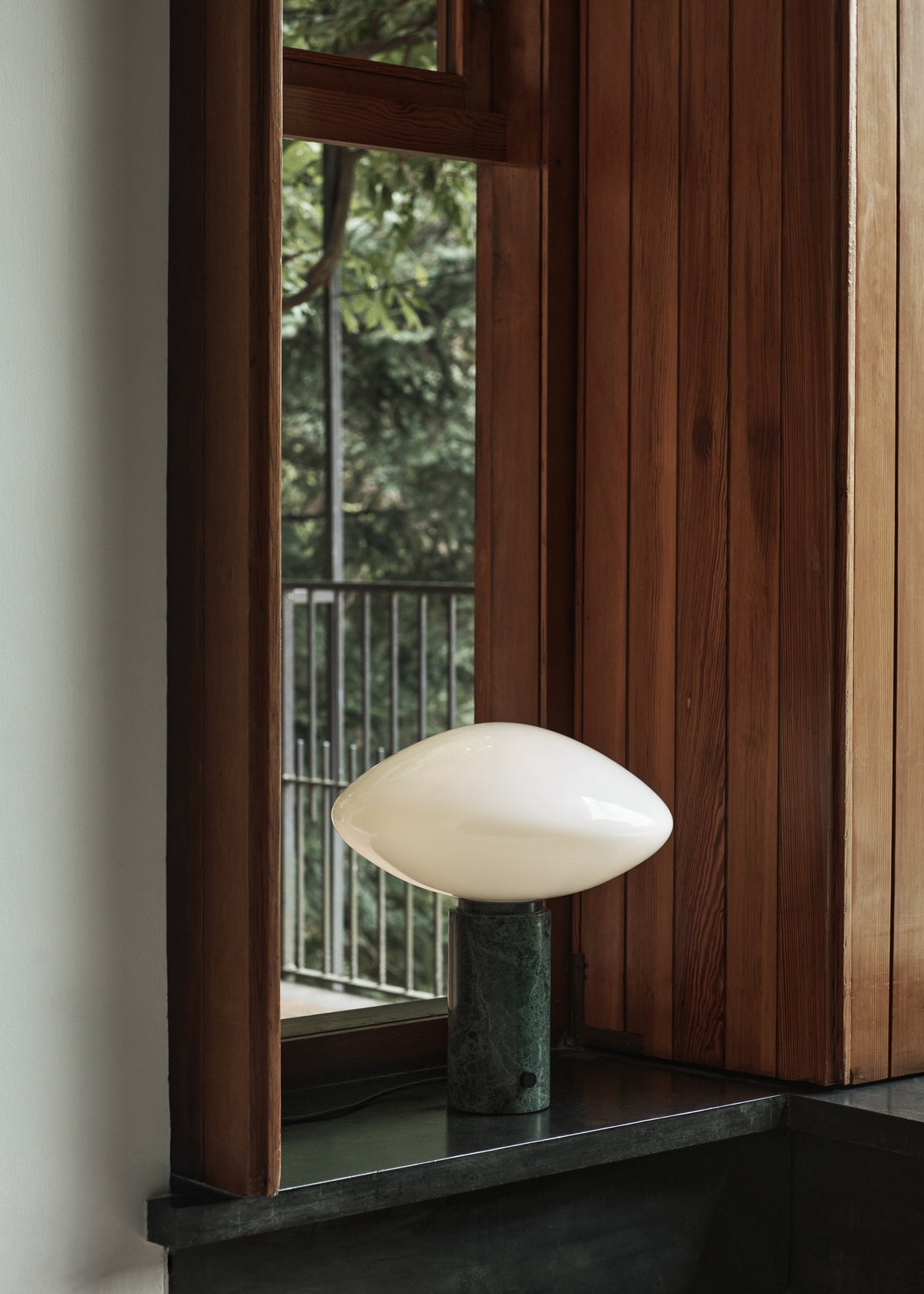 Lampa stołowa MIST AP17 szklany klosz z zieloną marmurową podstawą
