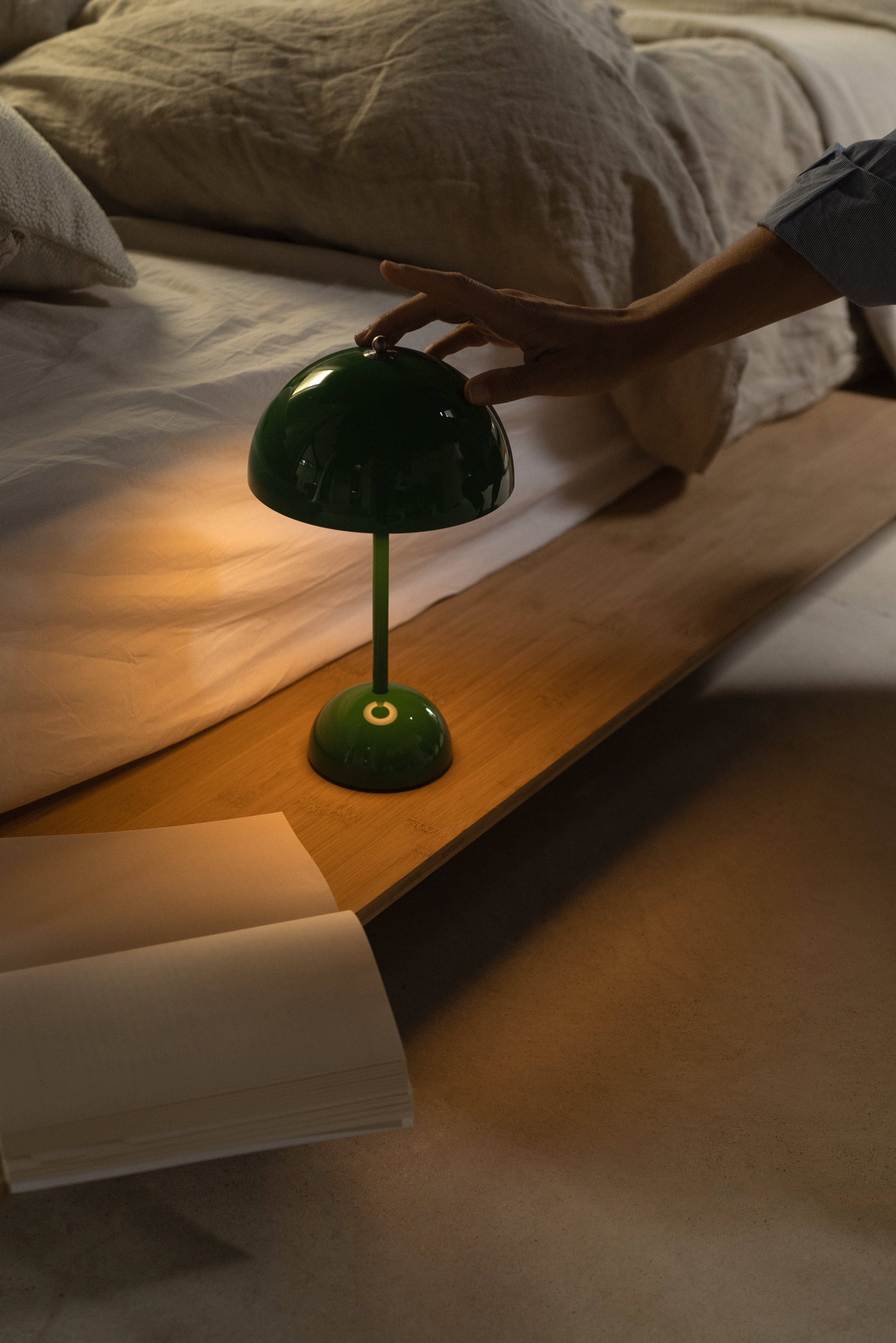 Lampa przenośna FLOWERPOT VP9 intensywny zielony