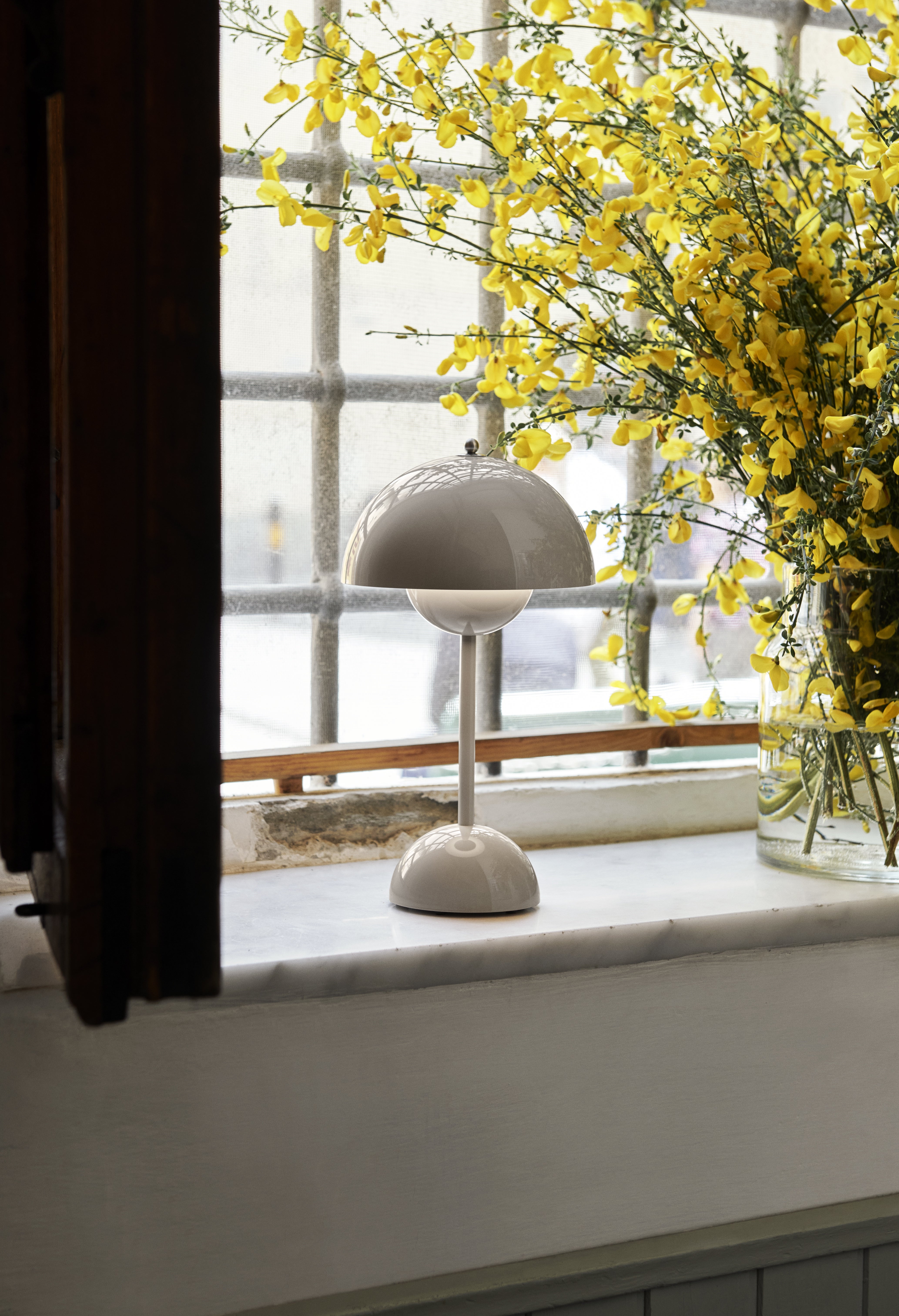 Lampa przenośna FLOWERPOT VP9 szarobeżowy