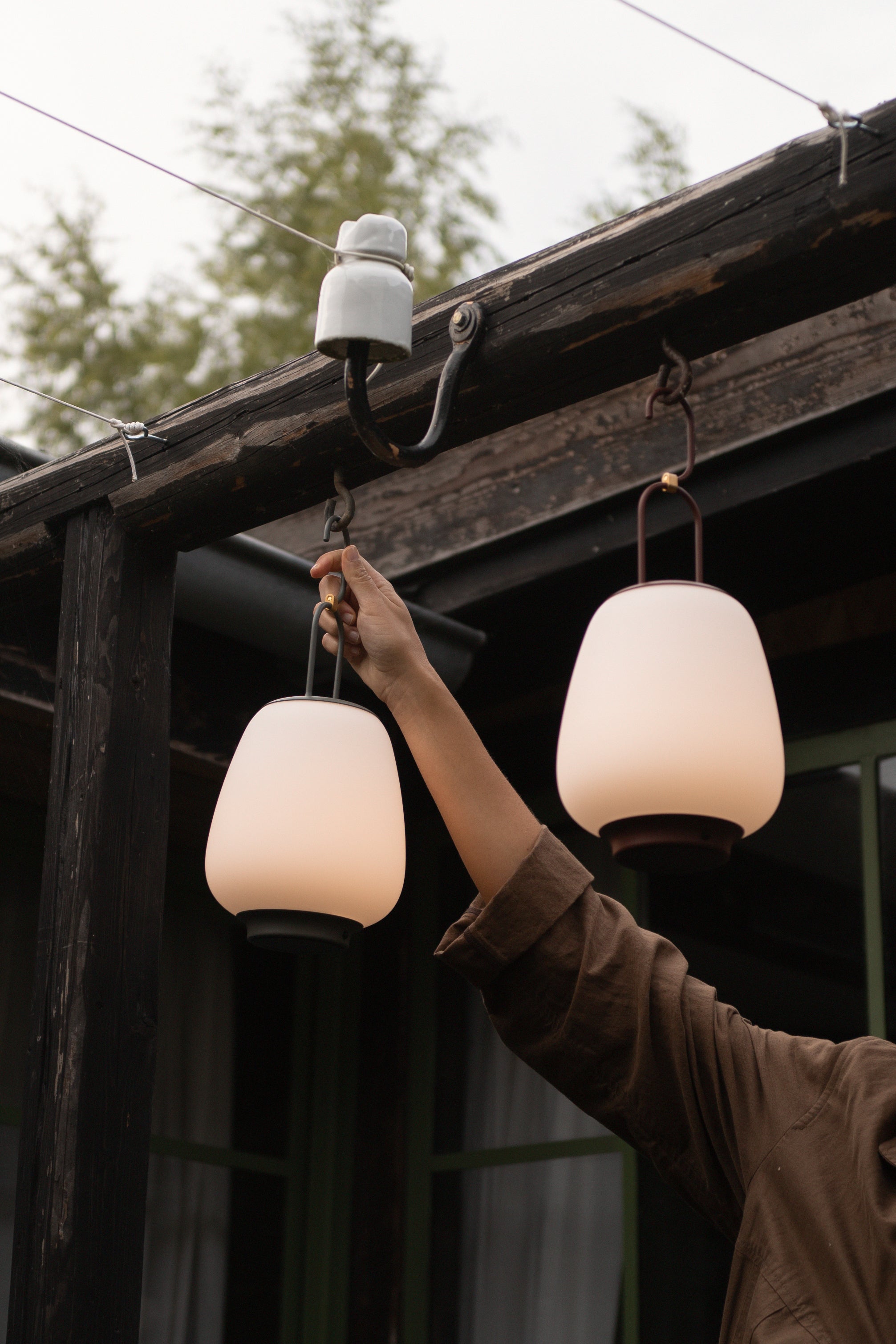 Lampa przenośna zewnętrzna LUCCA SC51 biały z czarnym wykończeniem