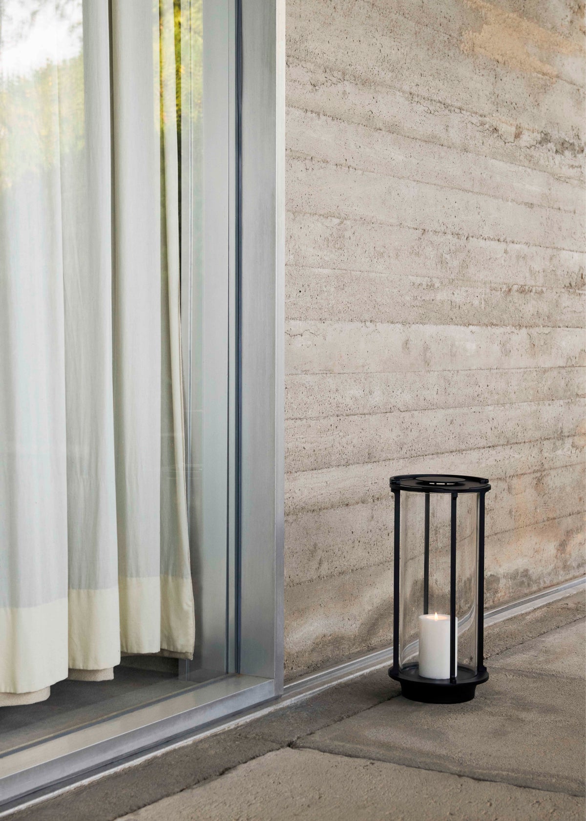 Latarnia zewnętrzna na świecę HURRICANE SC83 szkło i czarne aluminium