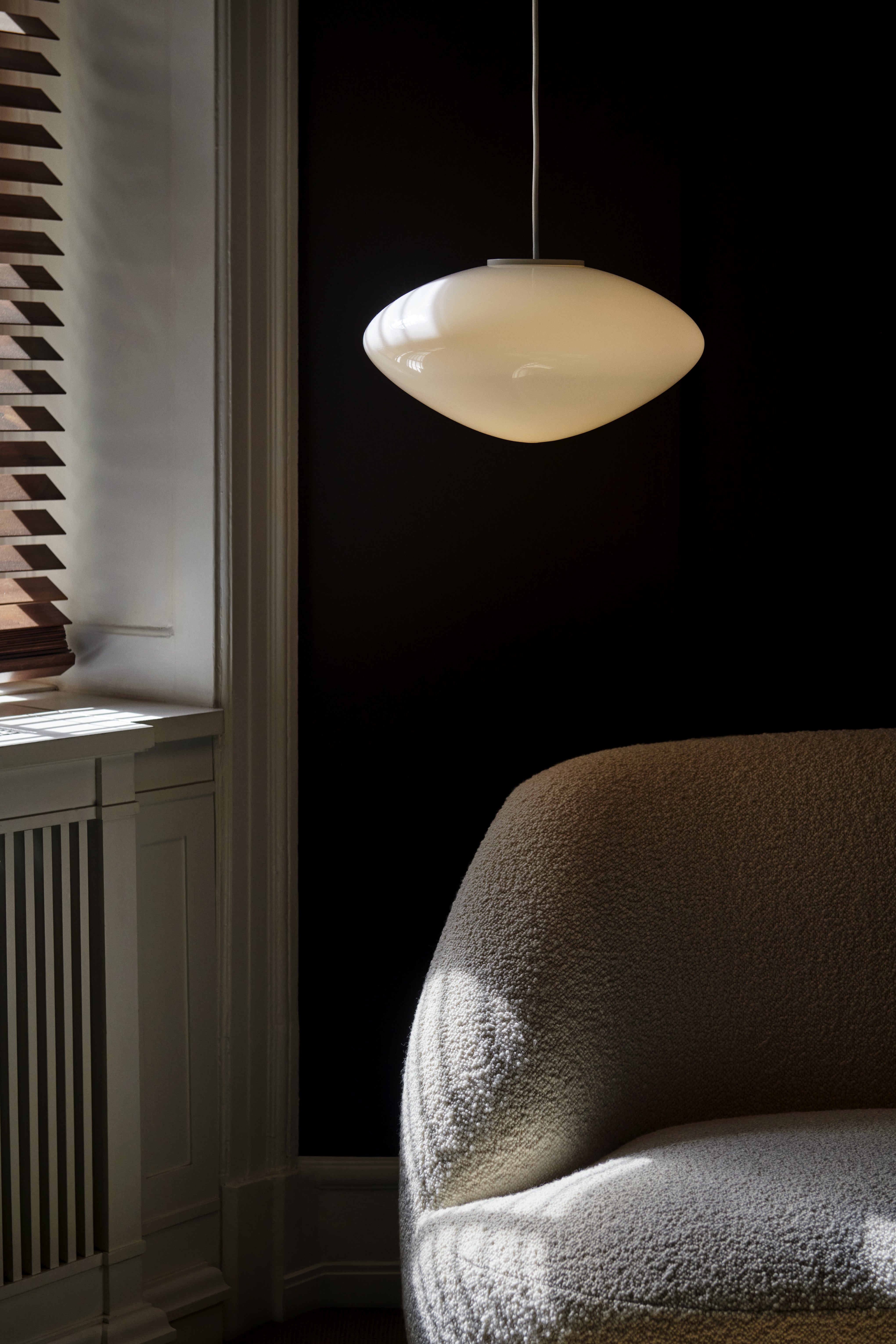 Lampa wisząca MIST opalowy klosz