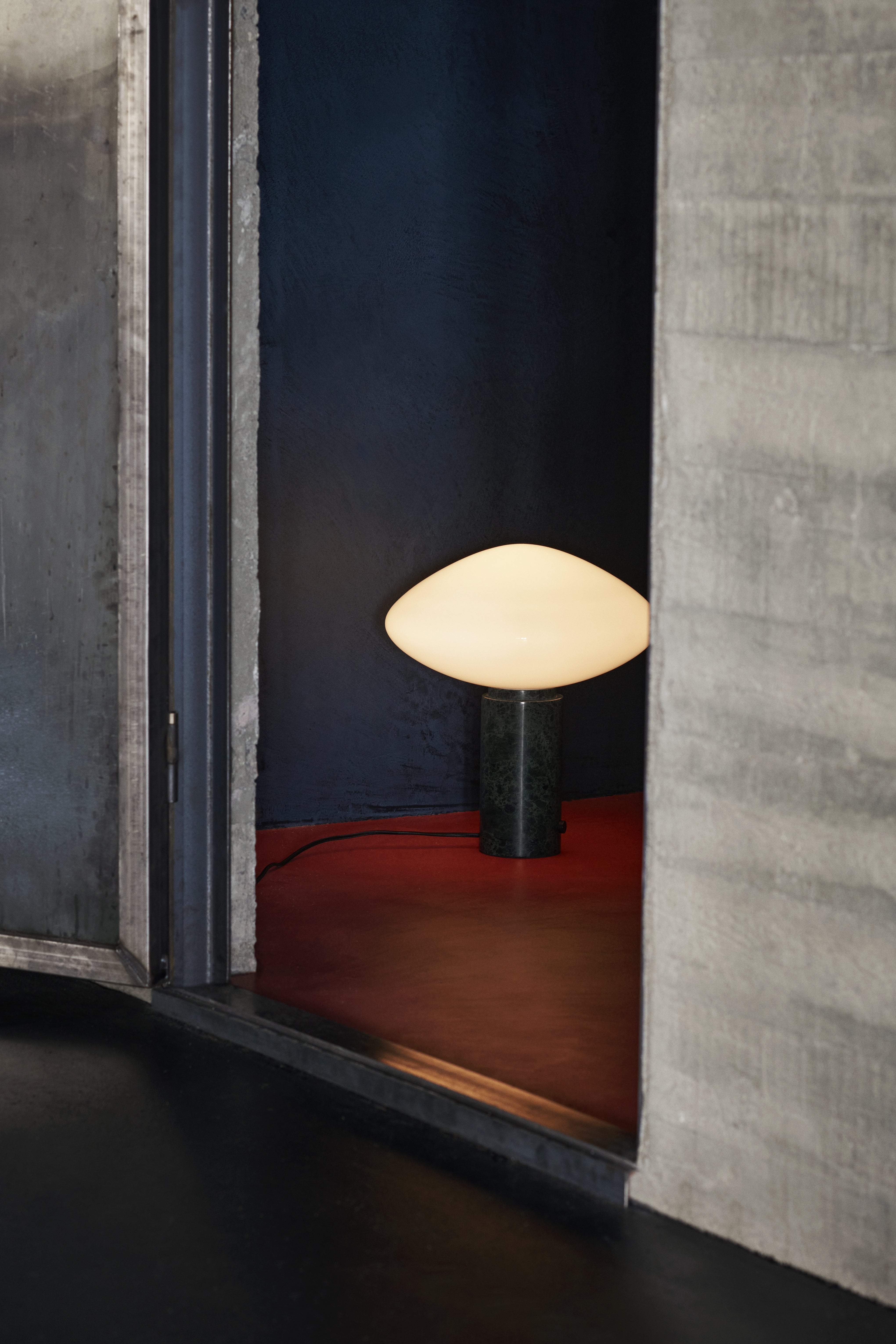 Lampa stołowa MIST AP17 szklany klosz z zieloną marmurową podstawą