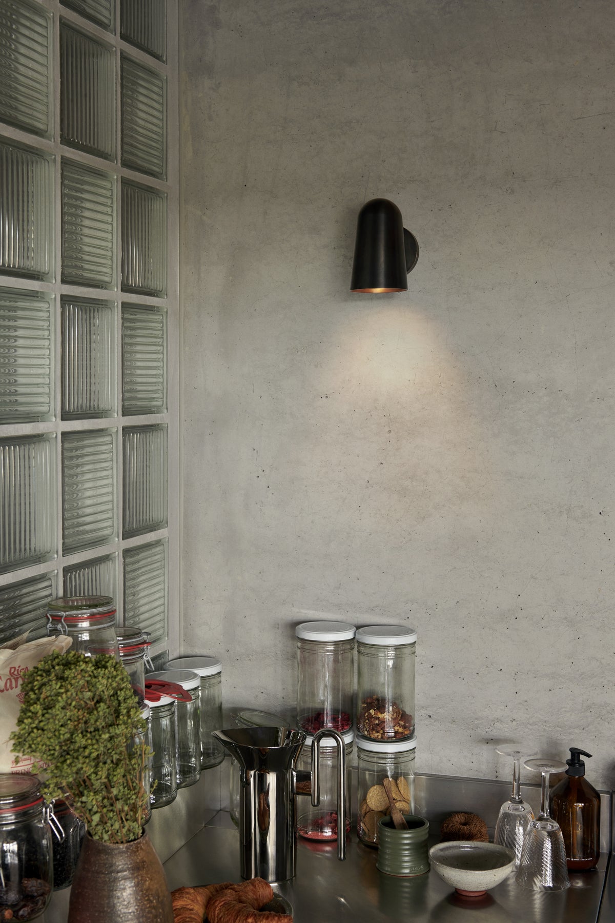 Lampa ścienna zewnętrzna SOLID mosiężny