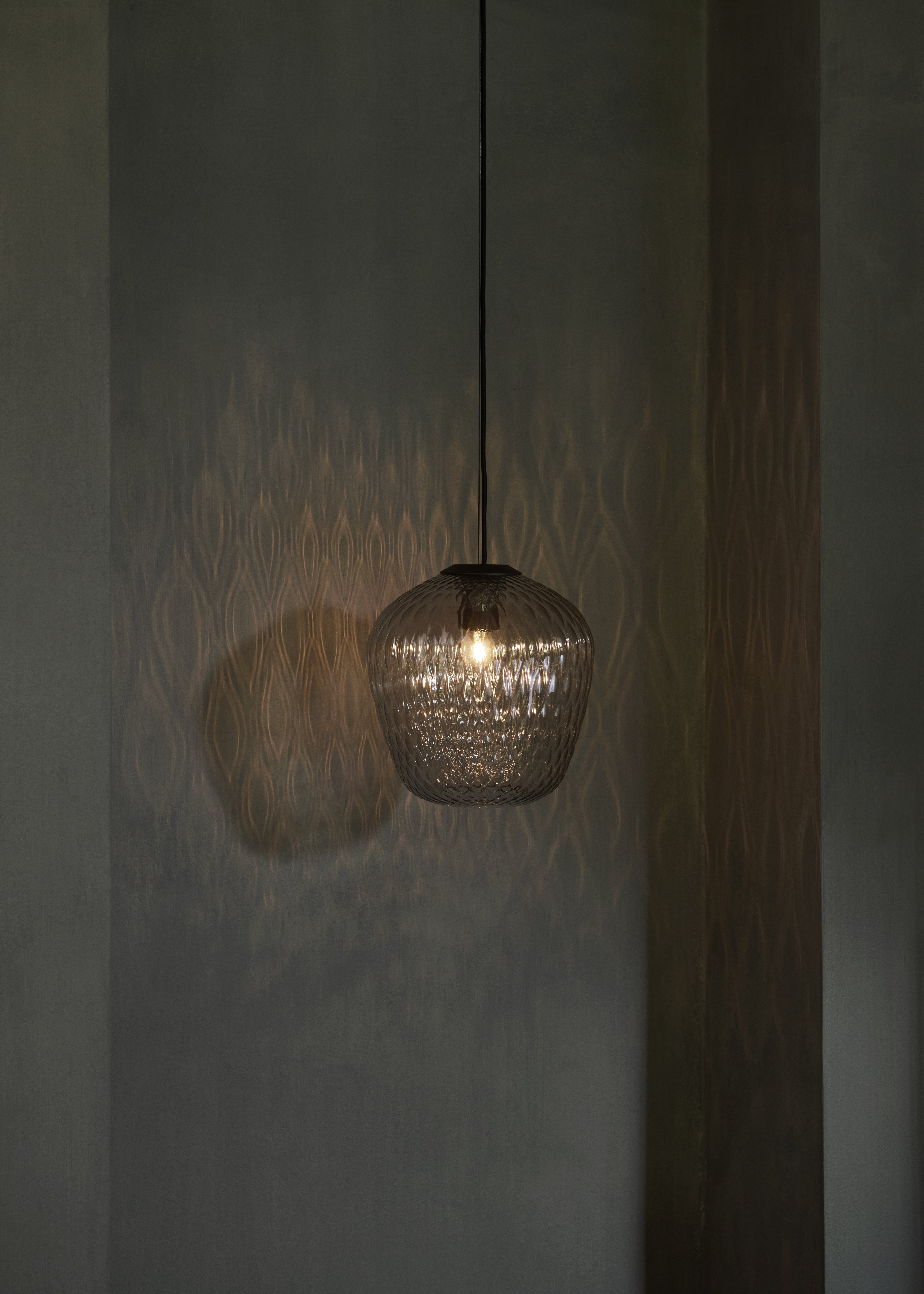 Lampa wisząca BLOWN połyskujący klosz