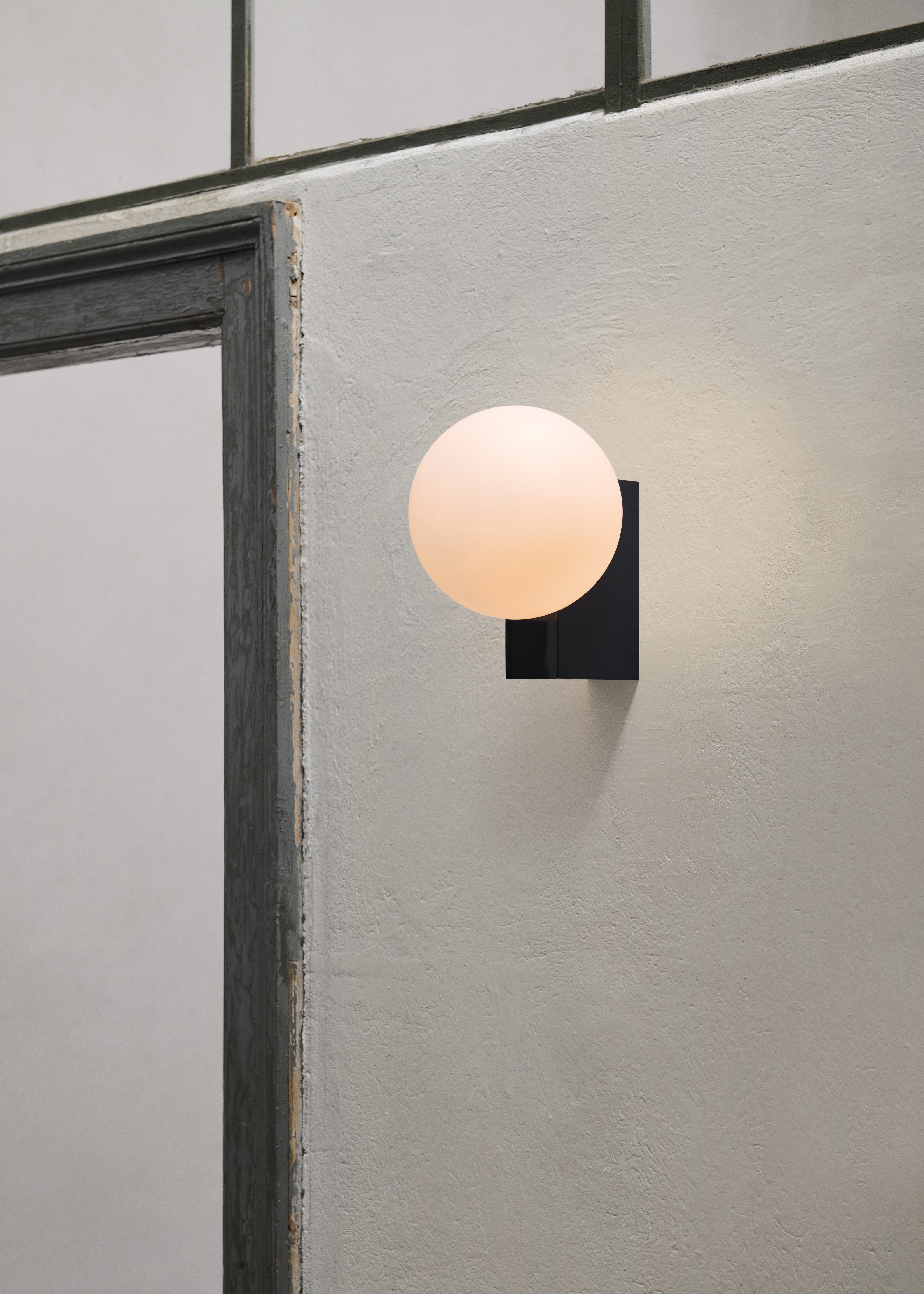 Lampa ścienna JOURNEY SH2 szklany klosz z czarną podstawą