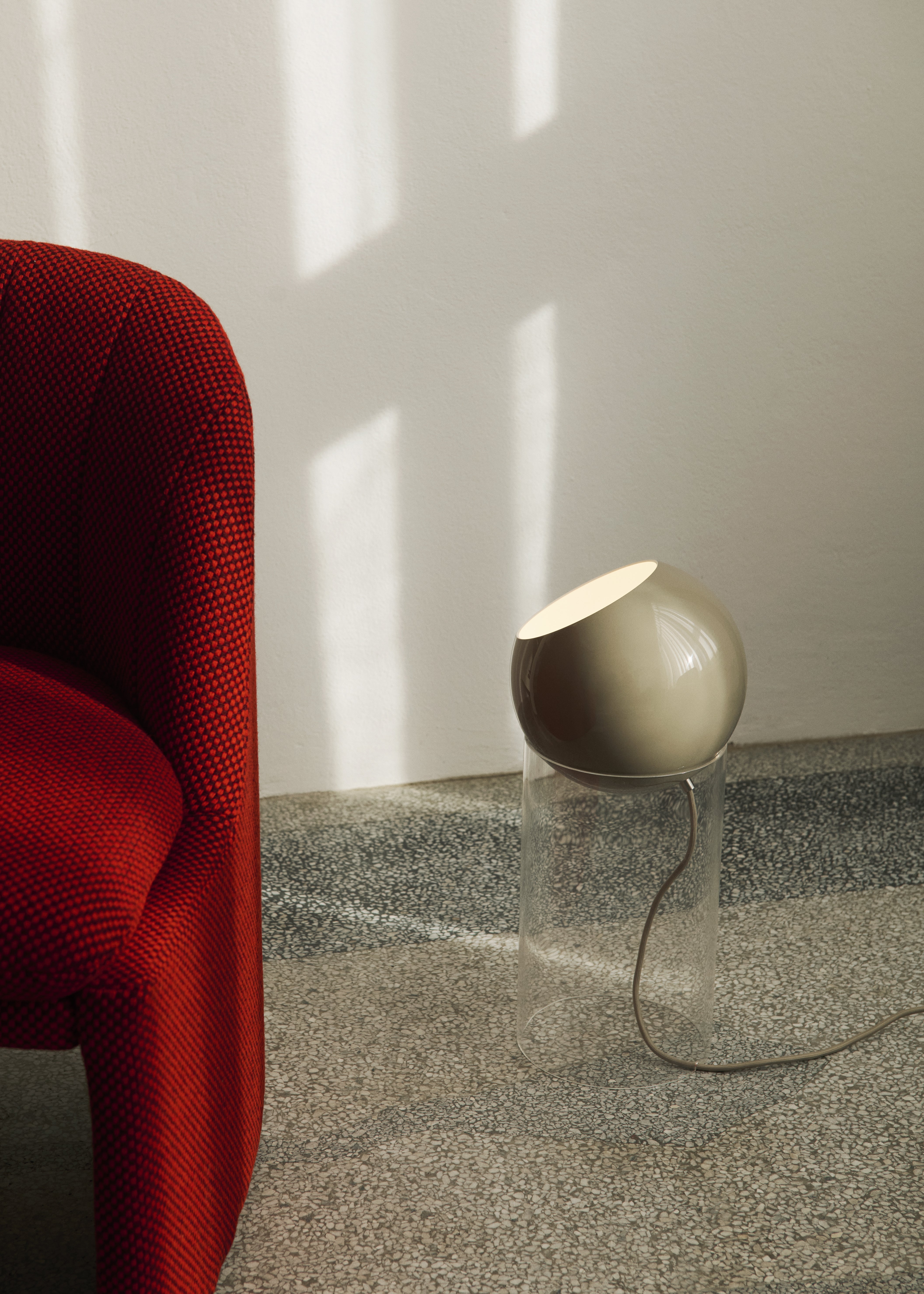 Lampa stołowa TOPAN szarobeżowy klosz z transparentną podstawą