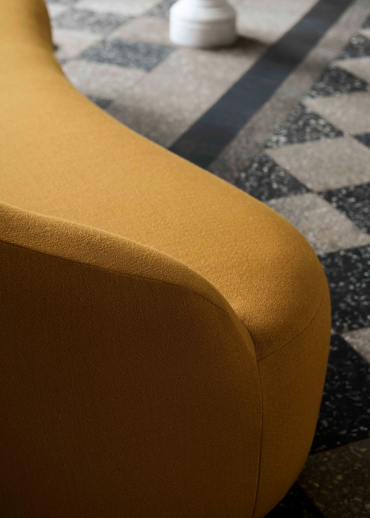 Sofa 3-osobowa MARGAS LC4 tapicerowana