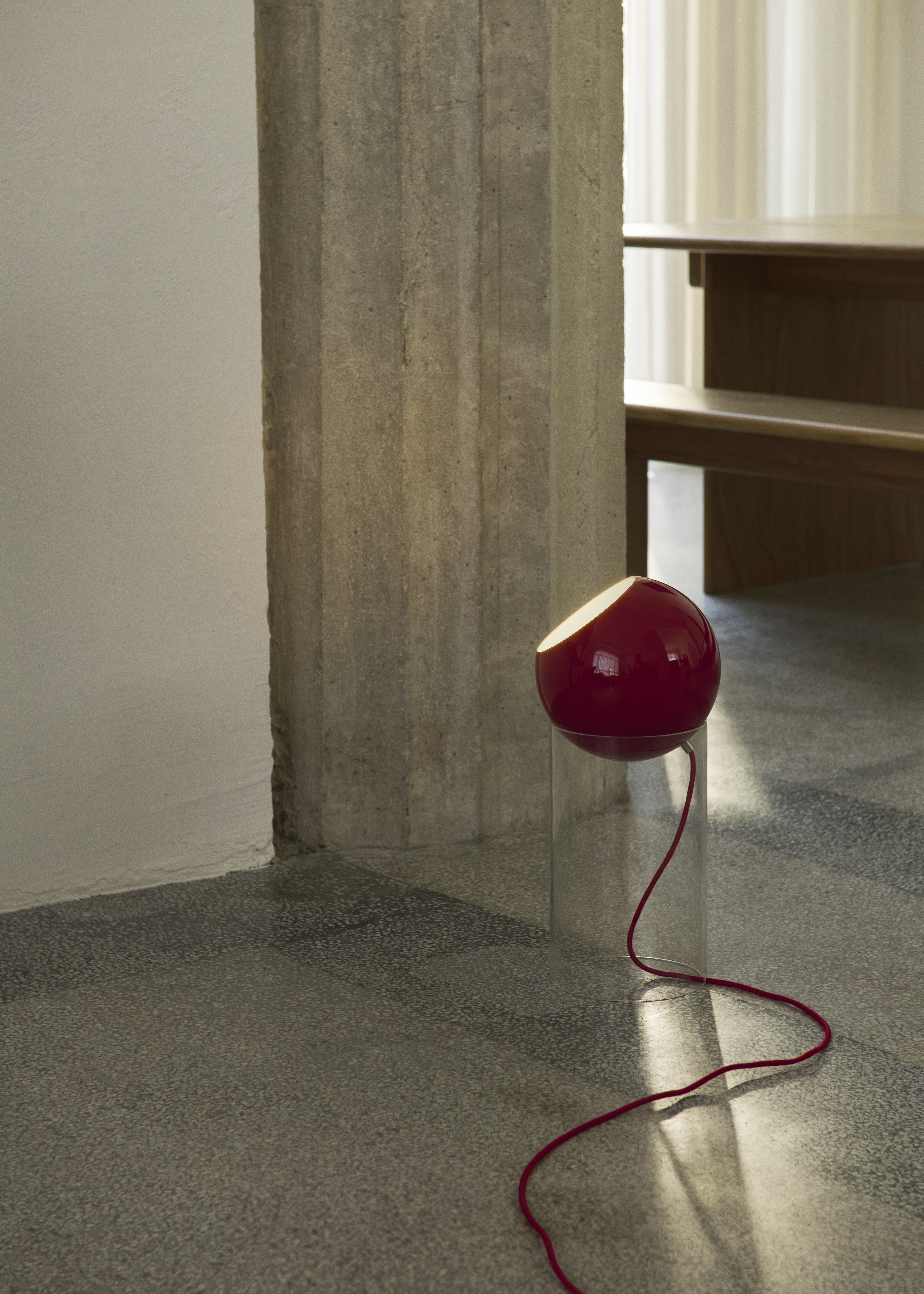 Lampa stołowa TOPAN czerwony klosz z transparentną podstawą