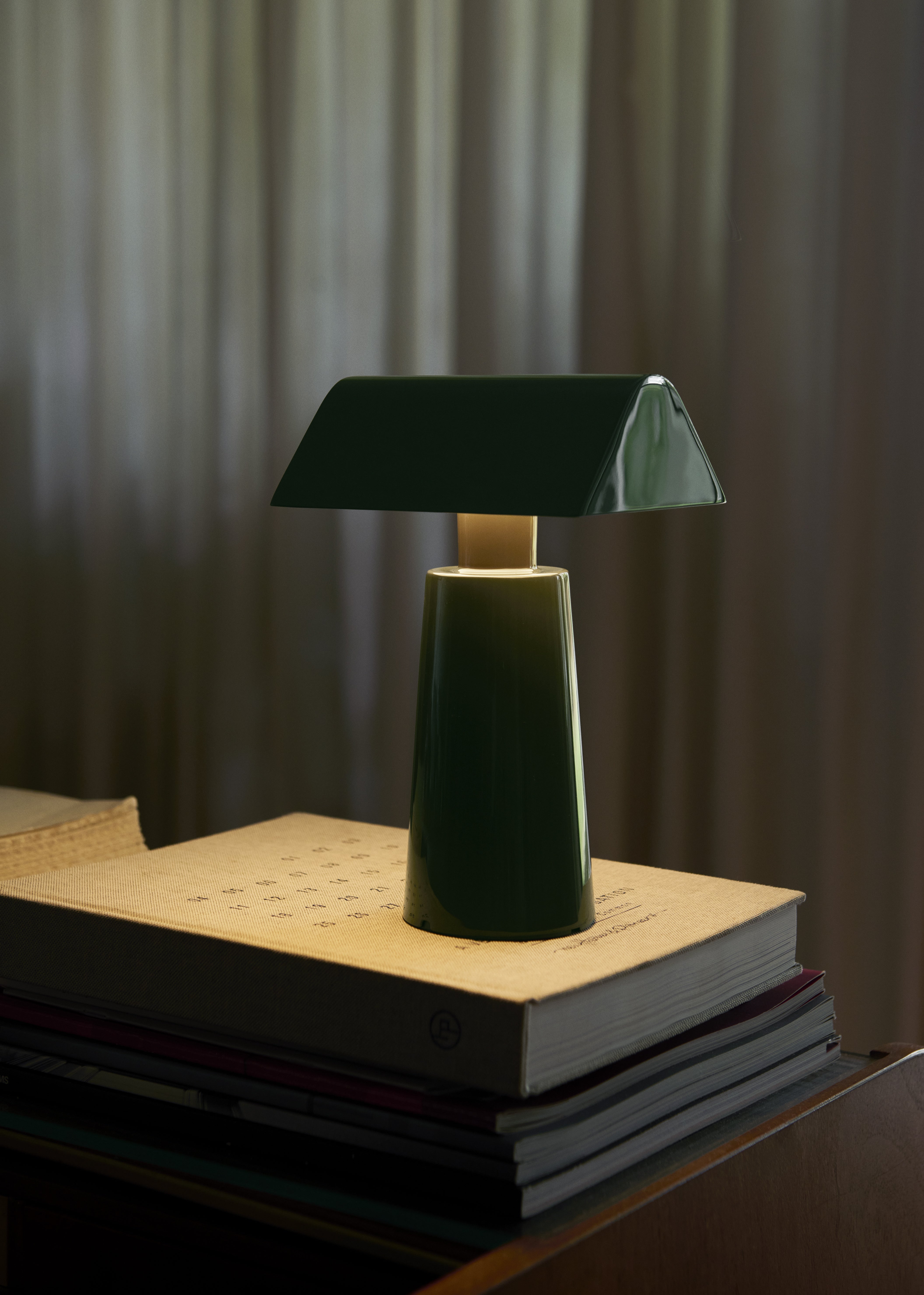 Lampa przenośna CARET MF1 ciemnozielony